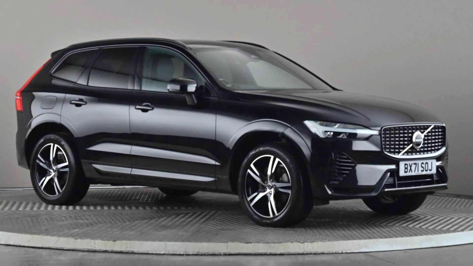 A 2021 VOLVO XC60 2.0 T6 Recharge PHEV R DESIGN AWD Auto A 2021 VOLVO XC60 2.0 T6 Recharge PHEV R DESIGN AWD Auto