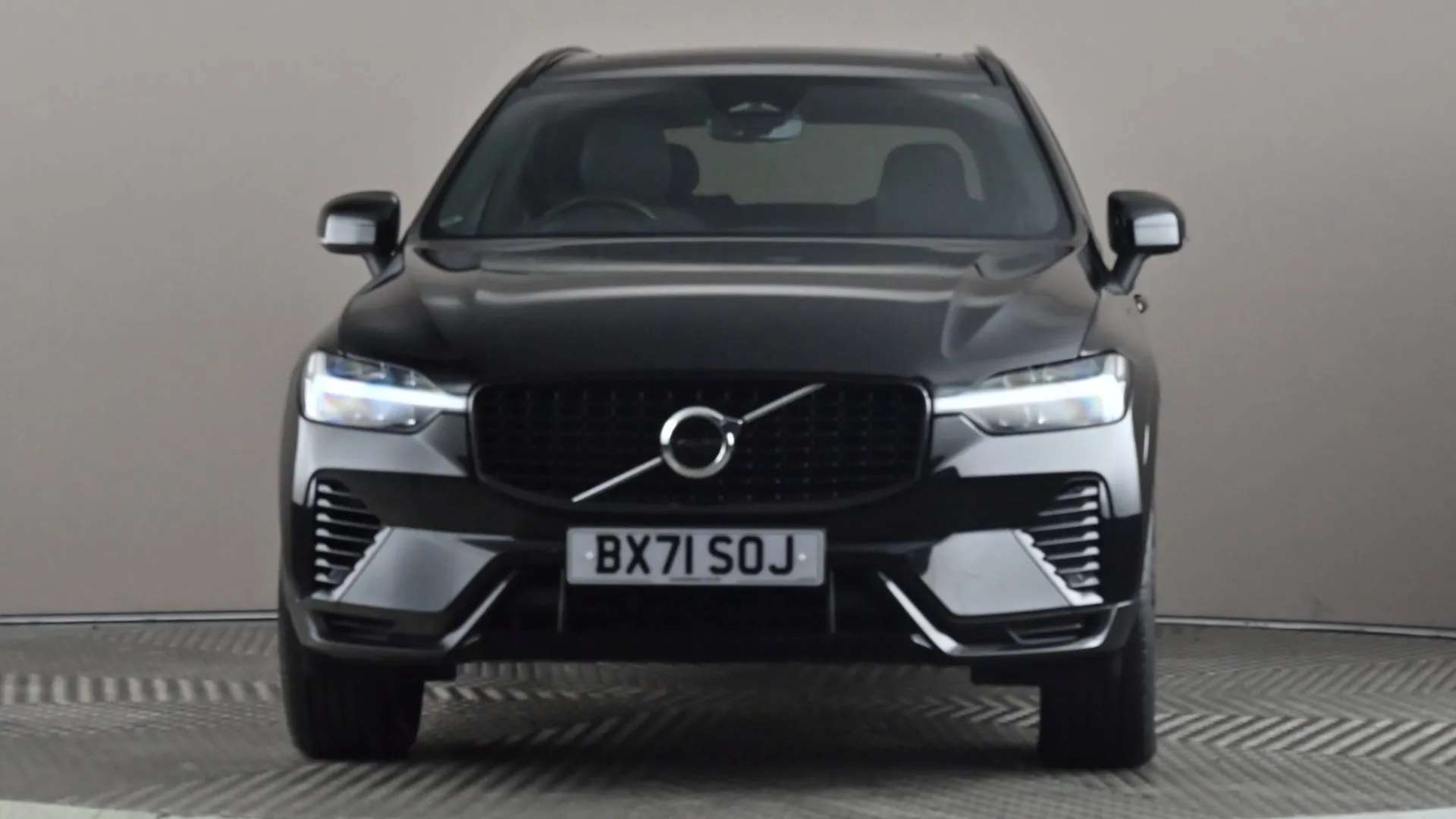 A 2021 VOLVO XC60 2.0 T6 Recharge PHEV R DESIGN AWD Auto A 2021 VOLVO XC60 2.0 T6 Recharge PHEV R DESIGN AWD Auto