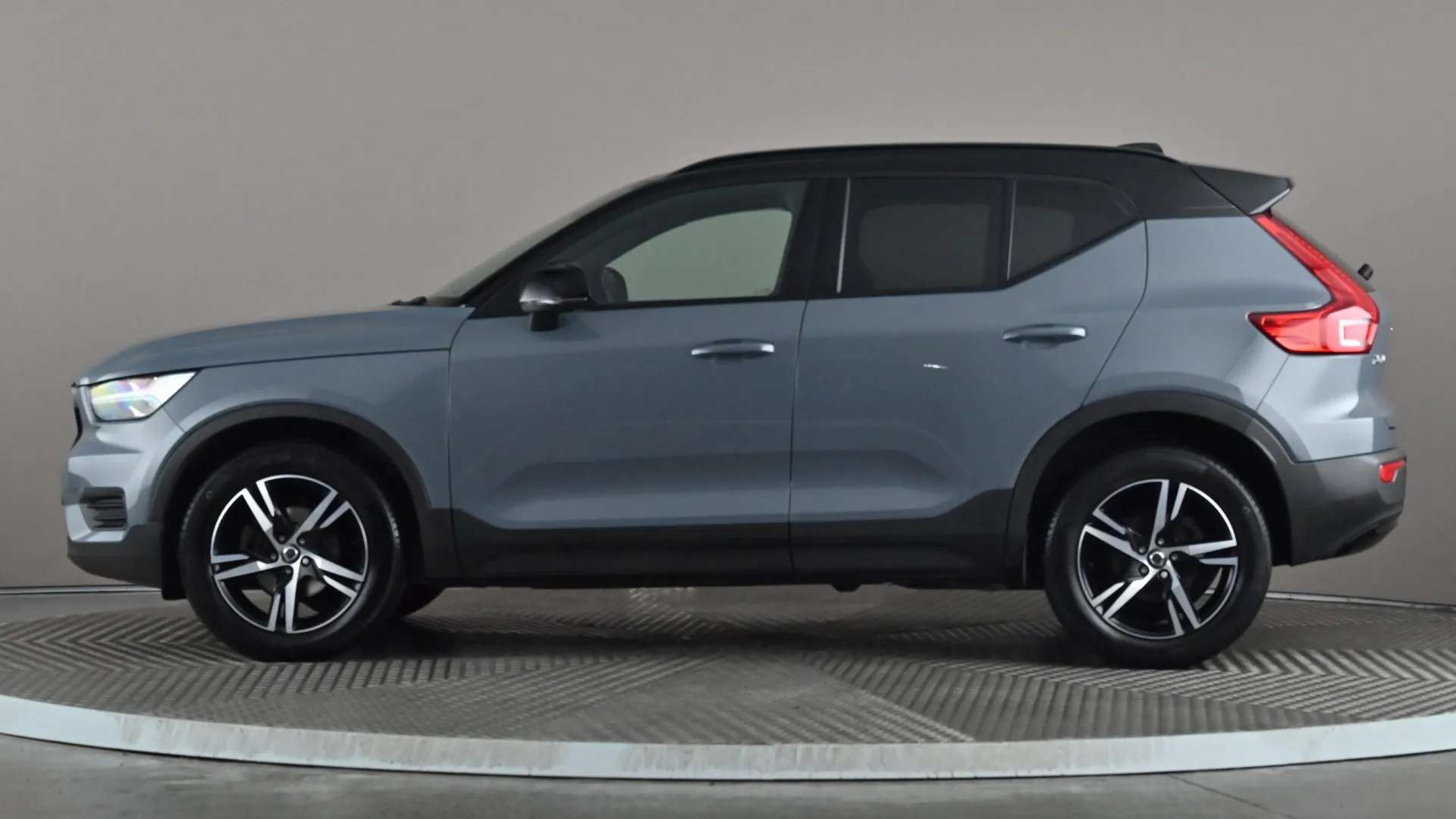 2021 VOLVO XC40 2021 VOLVO XC40