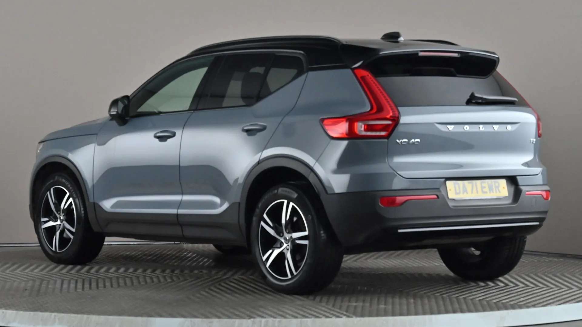 2021 VOLVO XC40 2021 VOLVO XC40