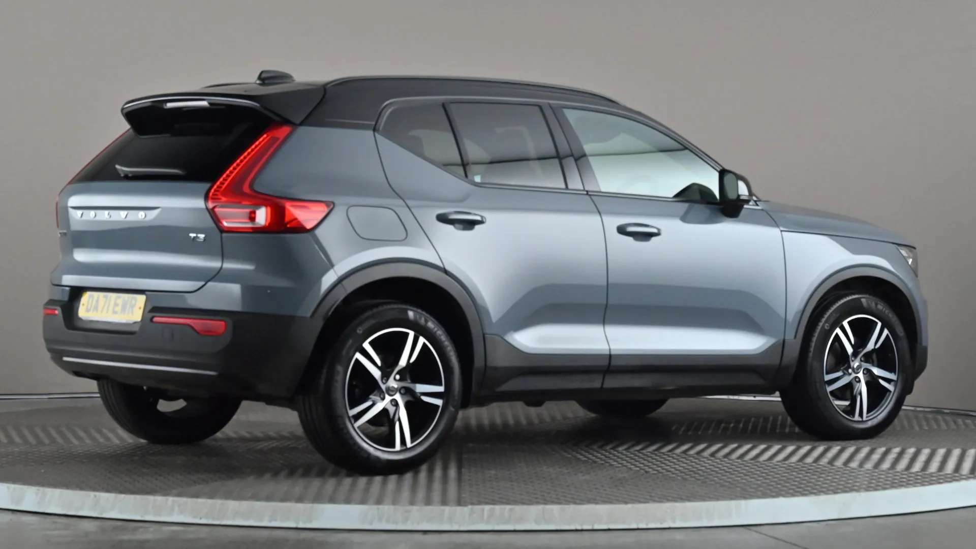 2021 VOLVO XC40 2021 VOLVO XC40
