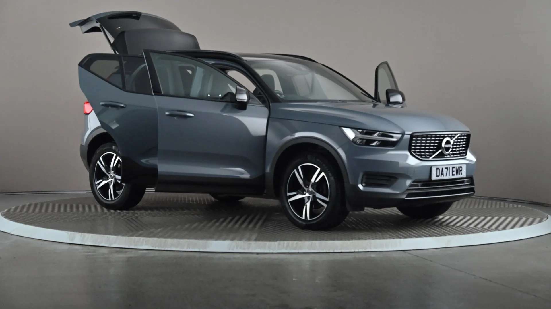 2021 VOLVO XC40 2021 VOLVO XC40