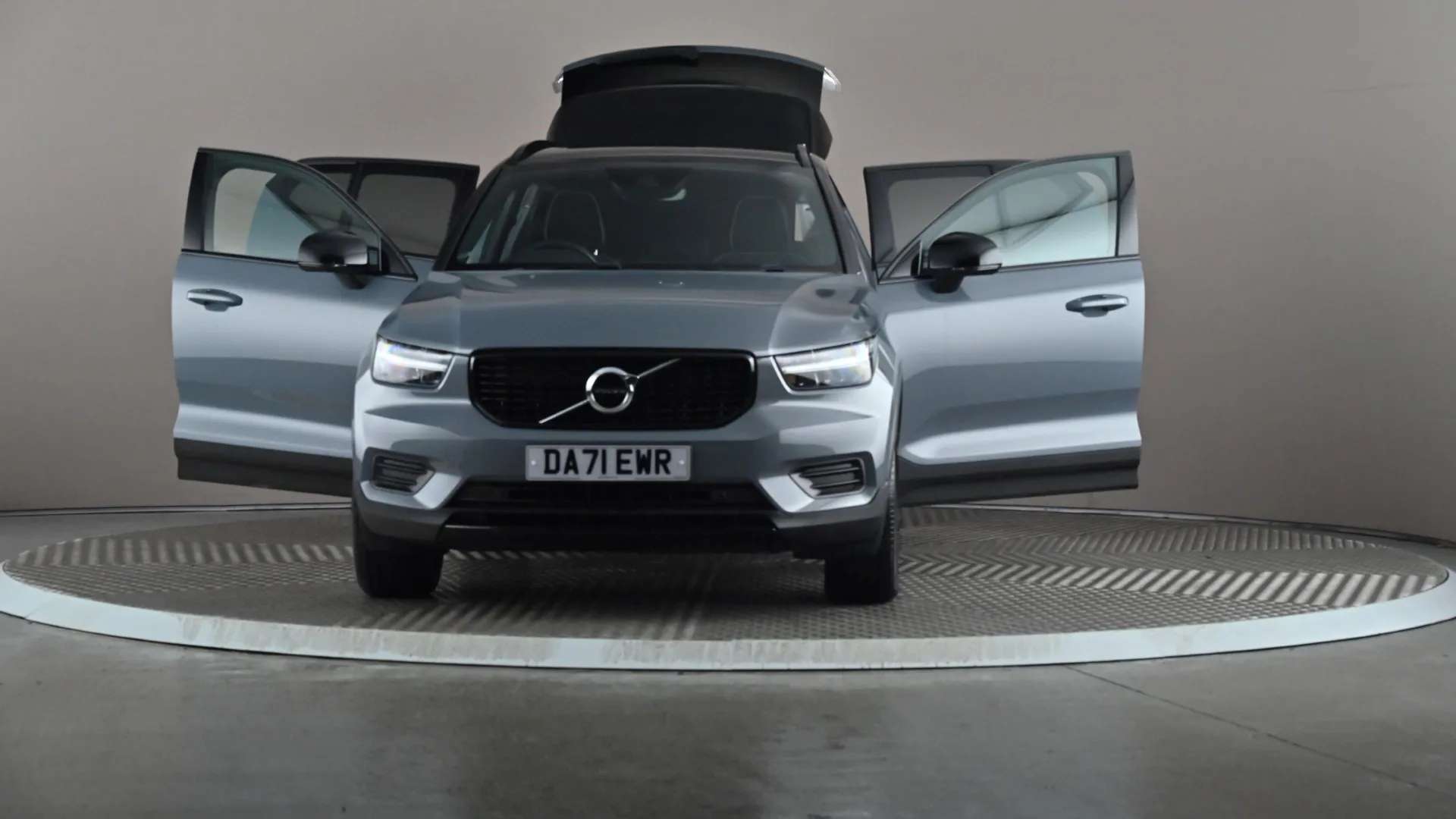 2021 VOLVO XC40 2021 VOLVO XC40