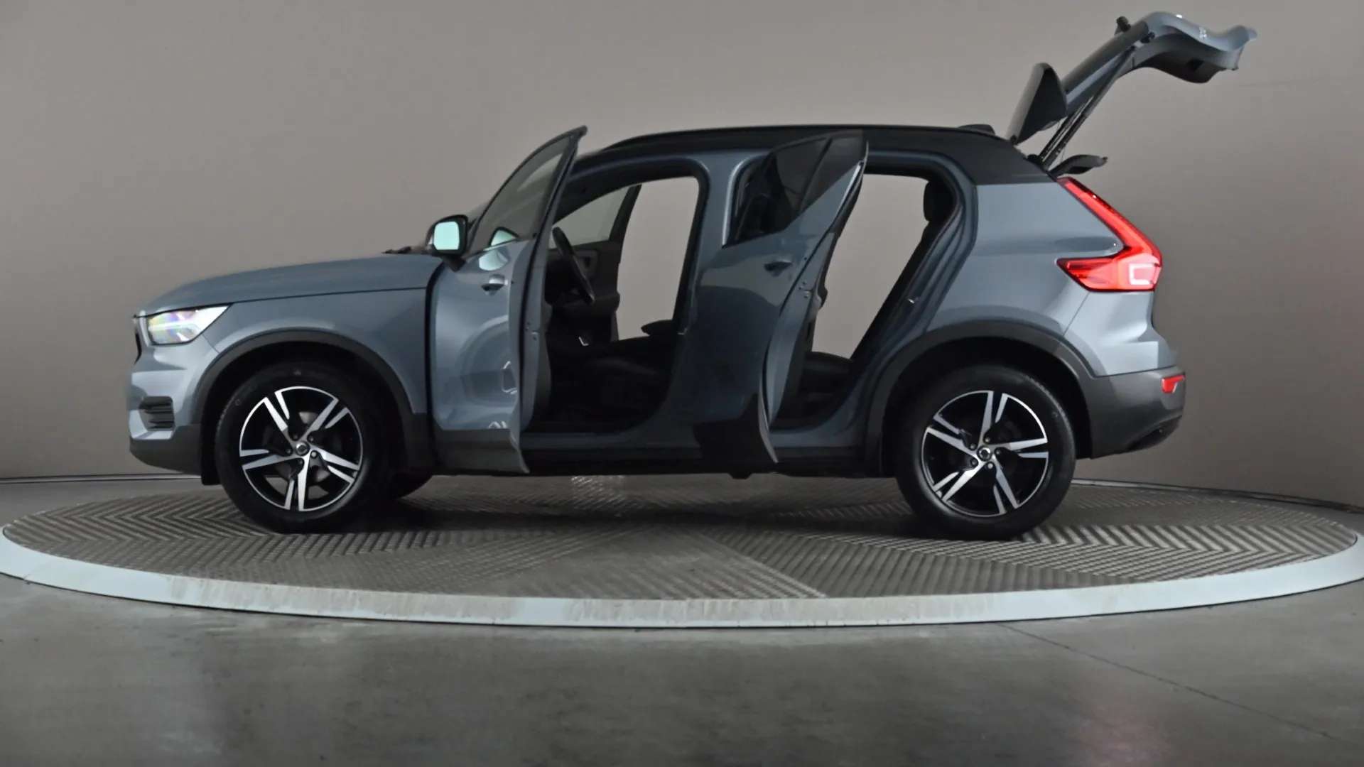 2021 VOLVO XC40 2021 VOLVO XC40