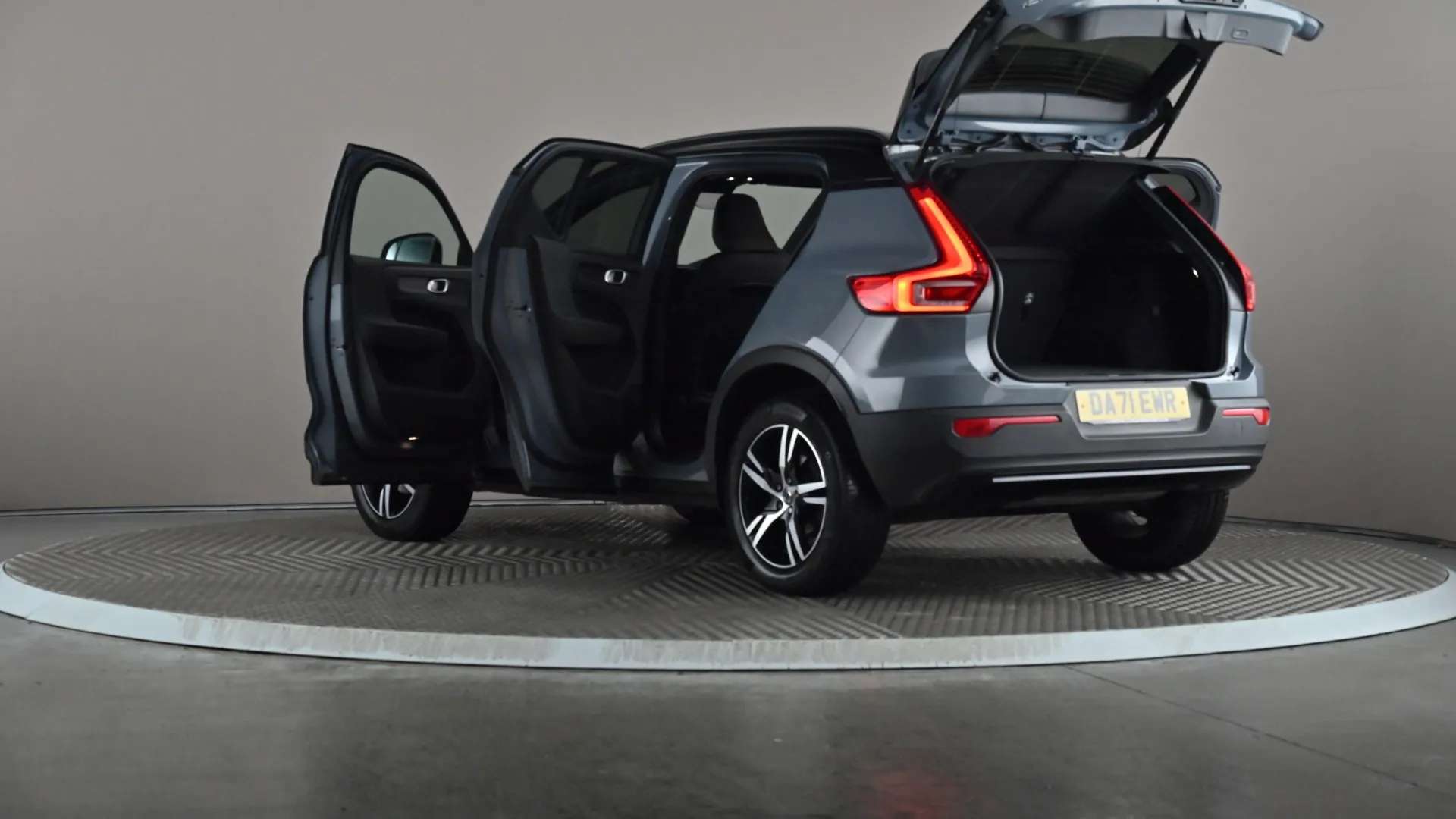 2021 VOLVO XC40 2021 VOLVO XC40