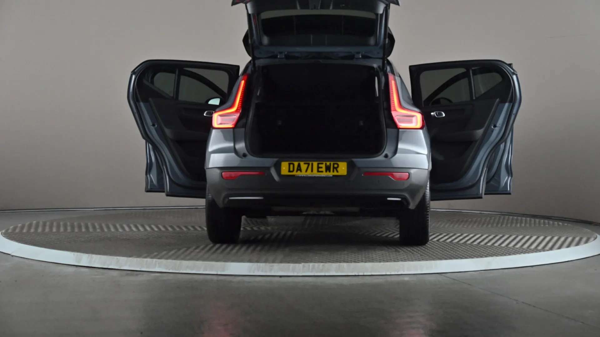 2021 VOLVO XC40 2021 VOLVO XC40