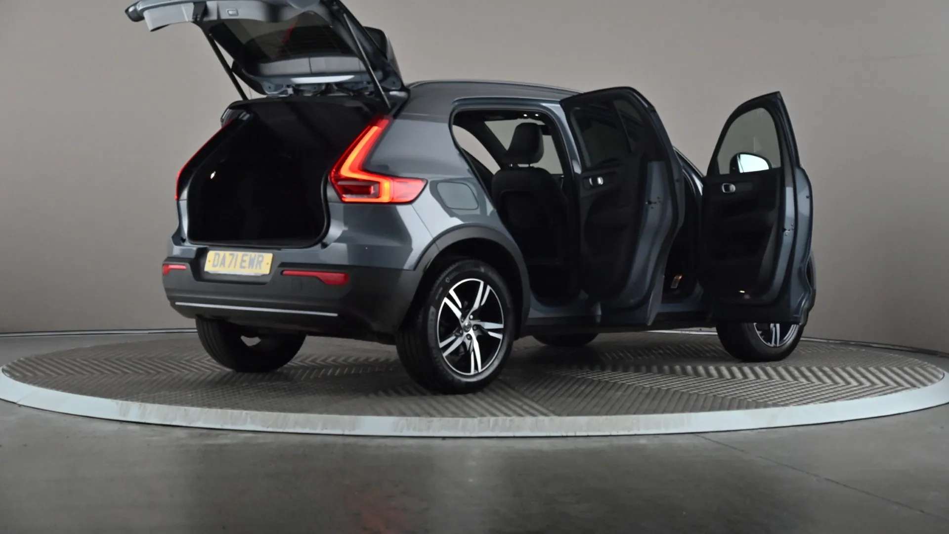 2021 VOLVO XC40 2021 VOLVO XC40