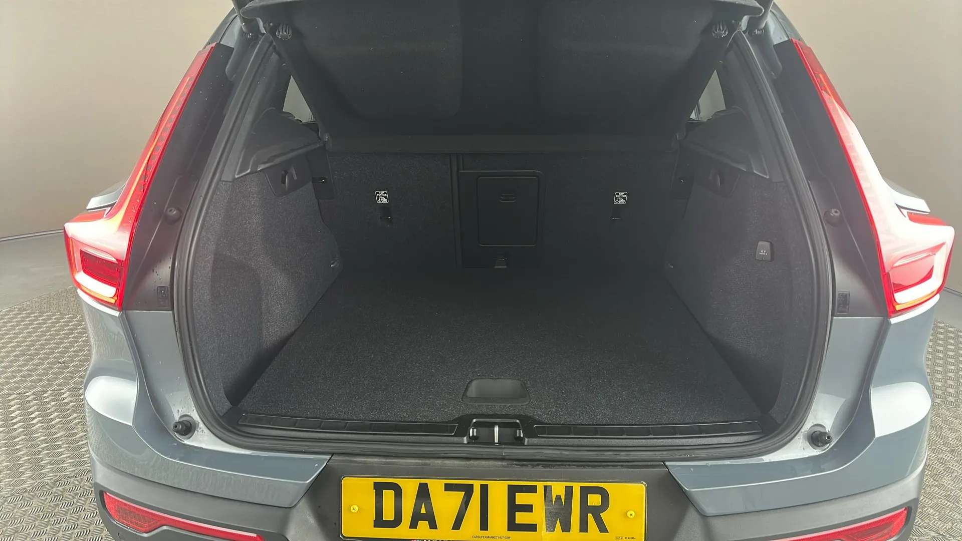 2021 VOLVO XC40 2021 VOLVO XC40