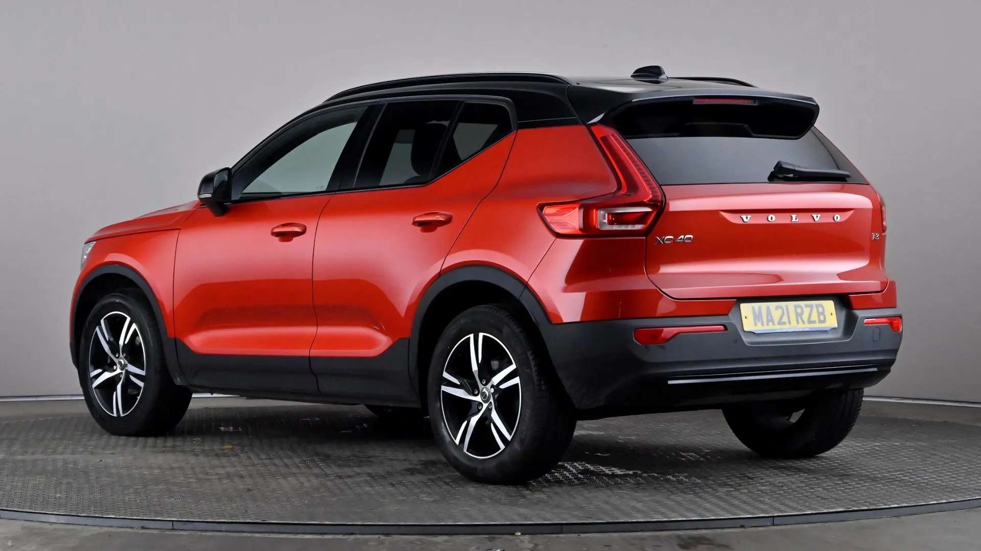 2021 VOLVO XC40 2021 VOLVO XC40