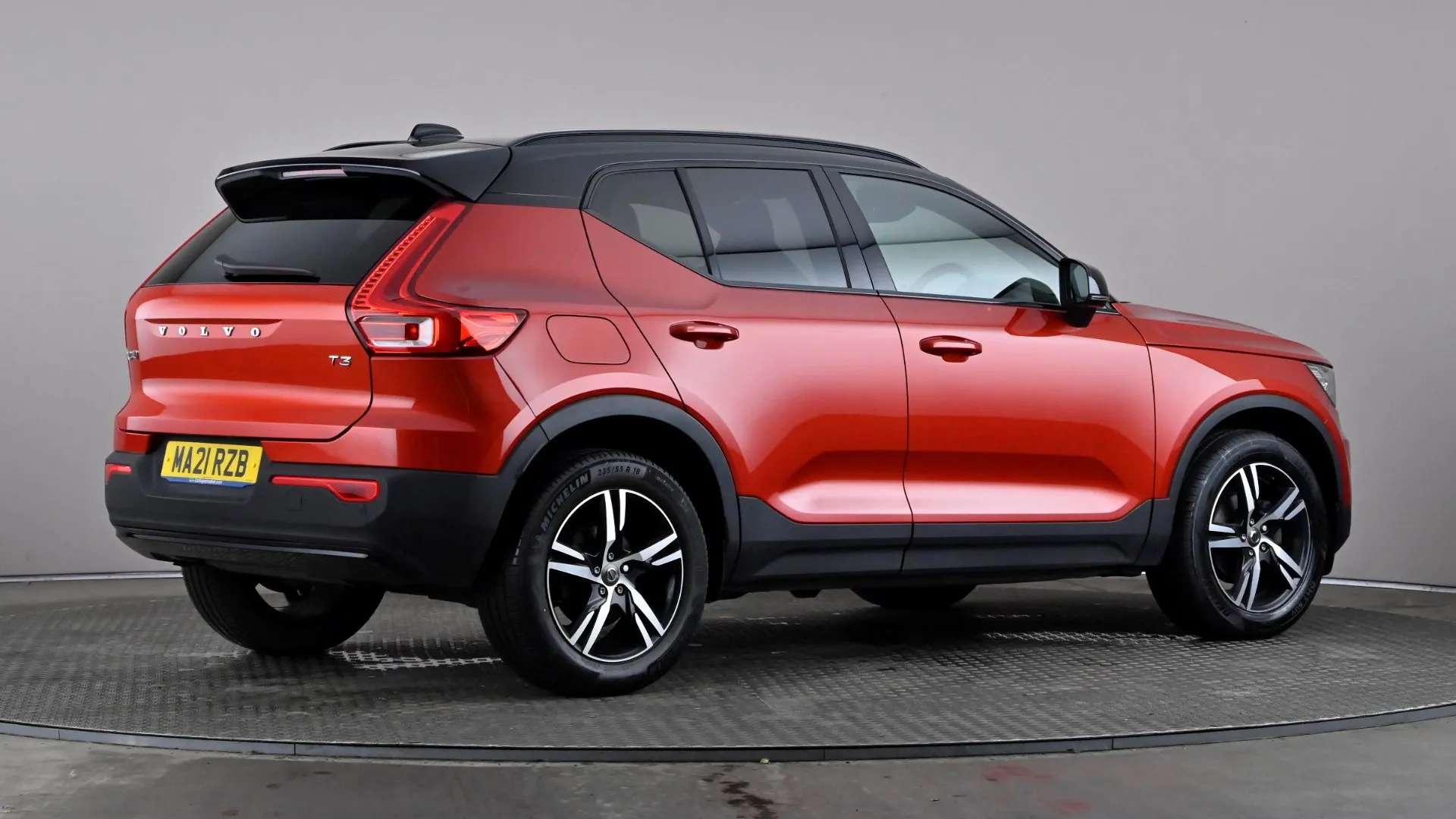 2021 VOLVO XC40 2021 VOLVO XC40