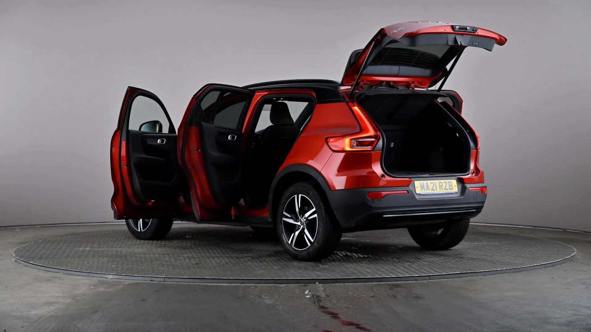 2021 VOLVO XC40 2021 VOLVO XC40
