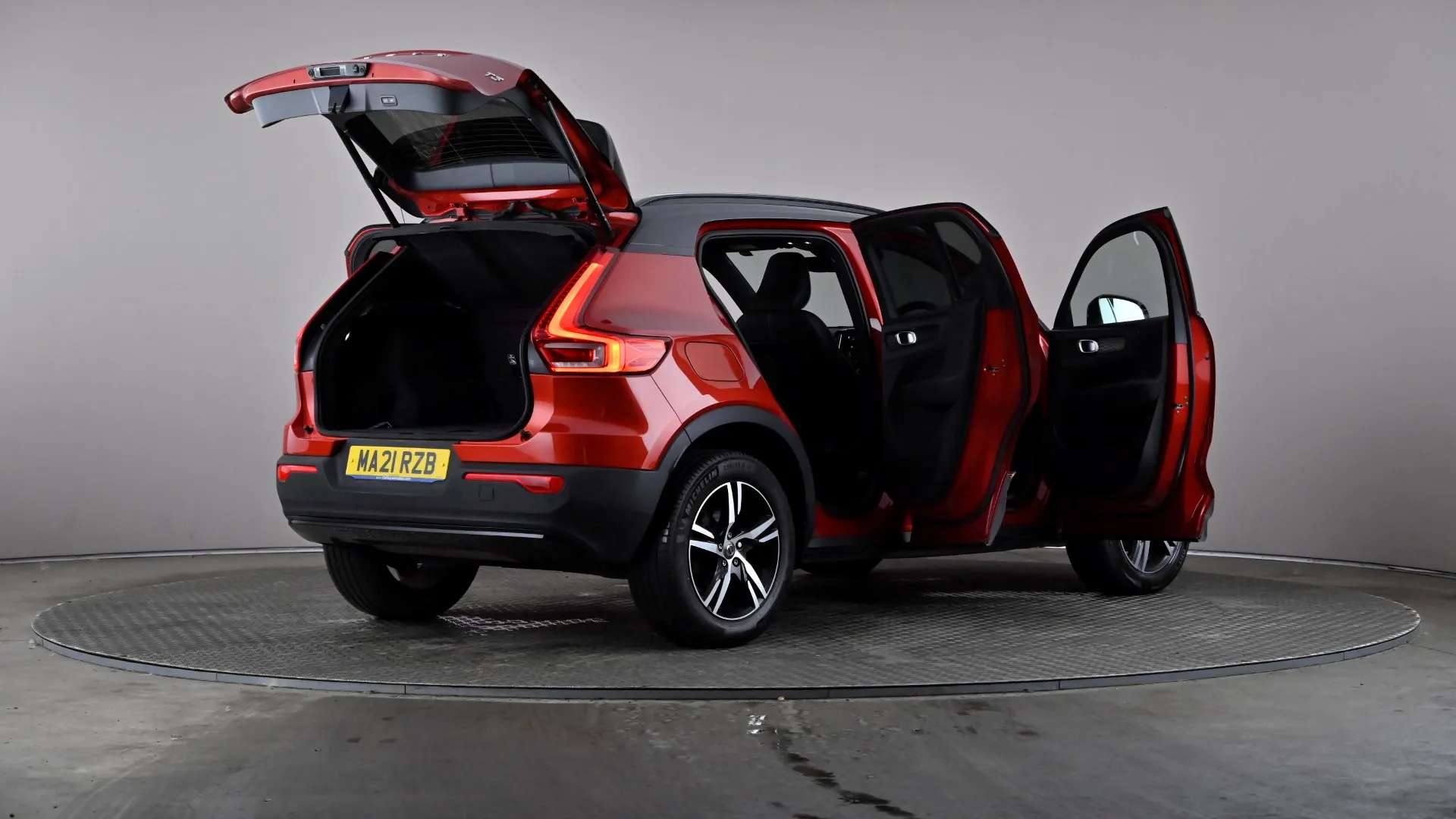 2021 VOLVO XC40 2021 VOLVO XC40