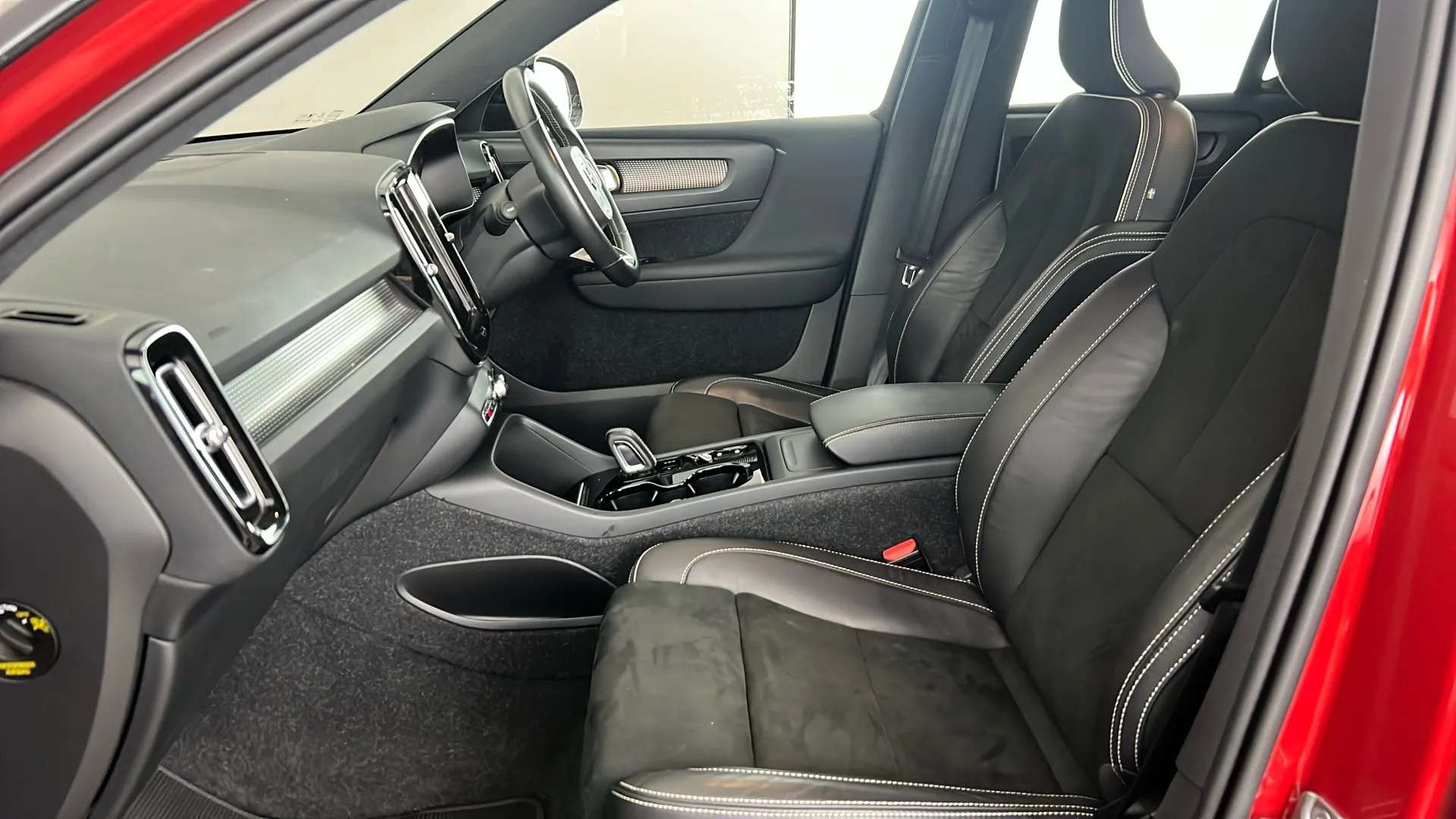 2021 VOLVO XC40 2021 VOLVO XC40