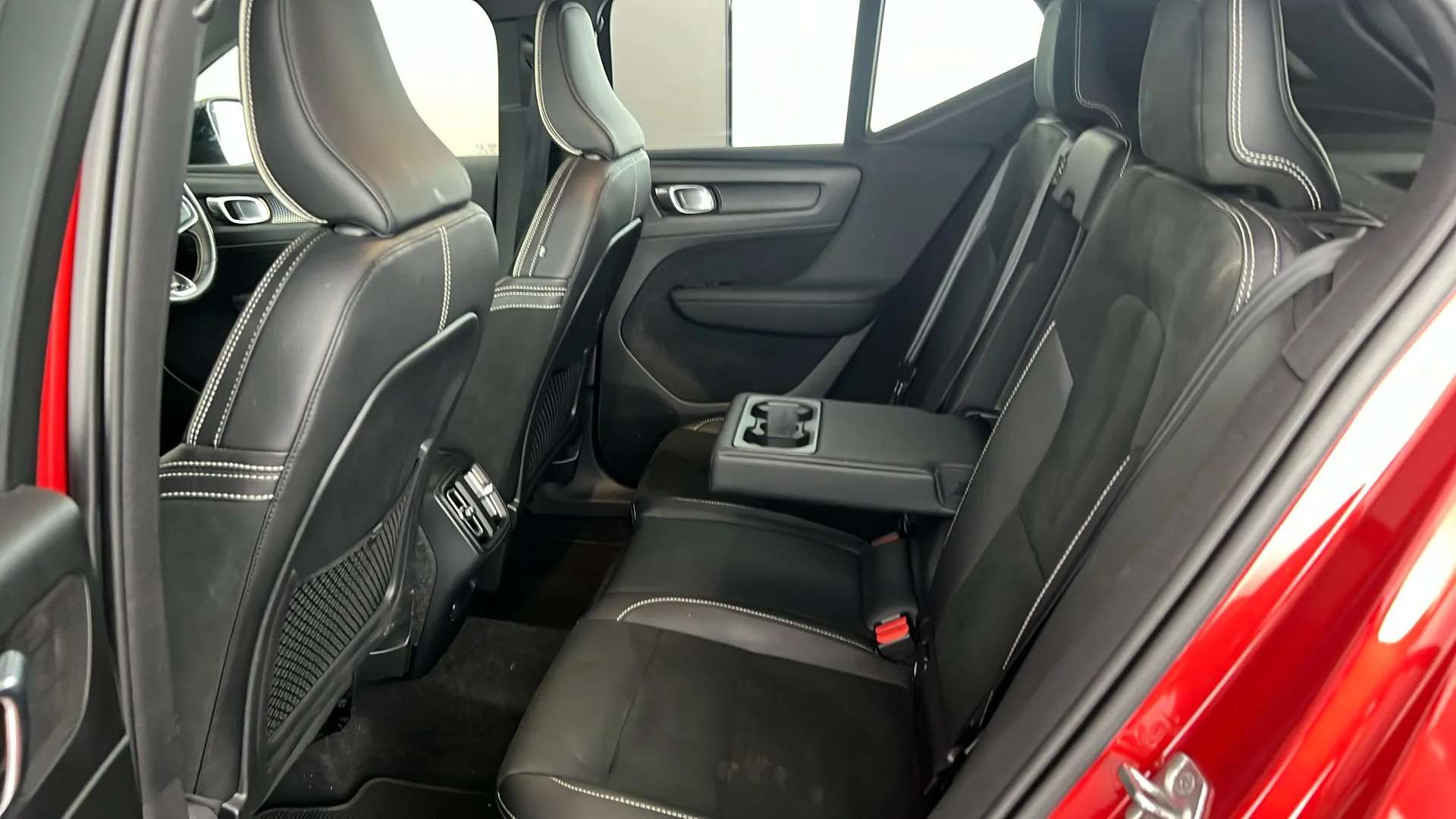 2021 VOLVO XC40 2021 VOLVO XC40