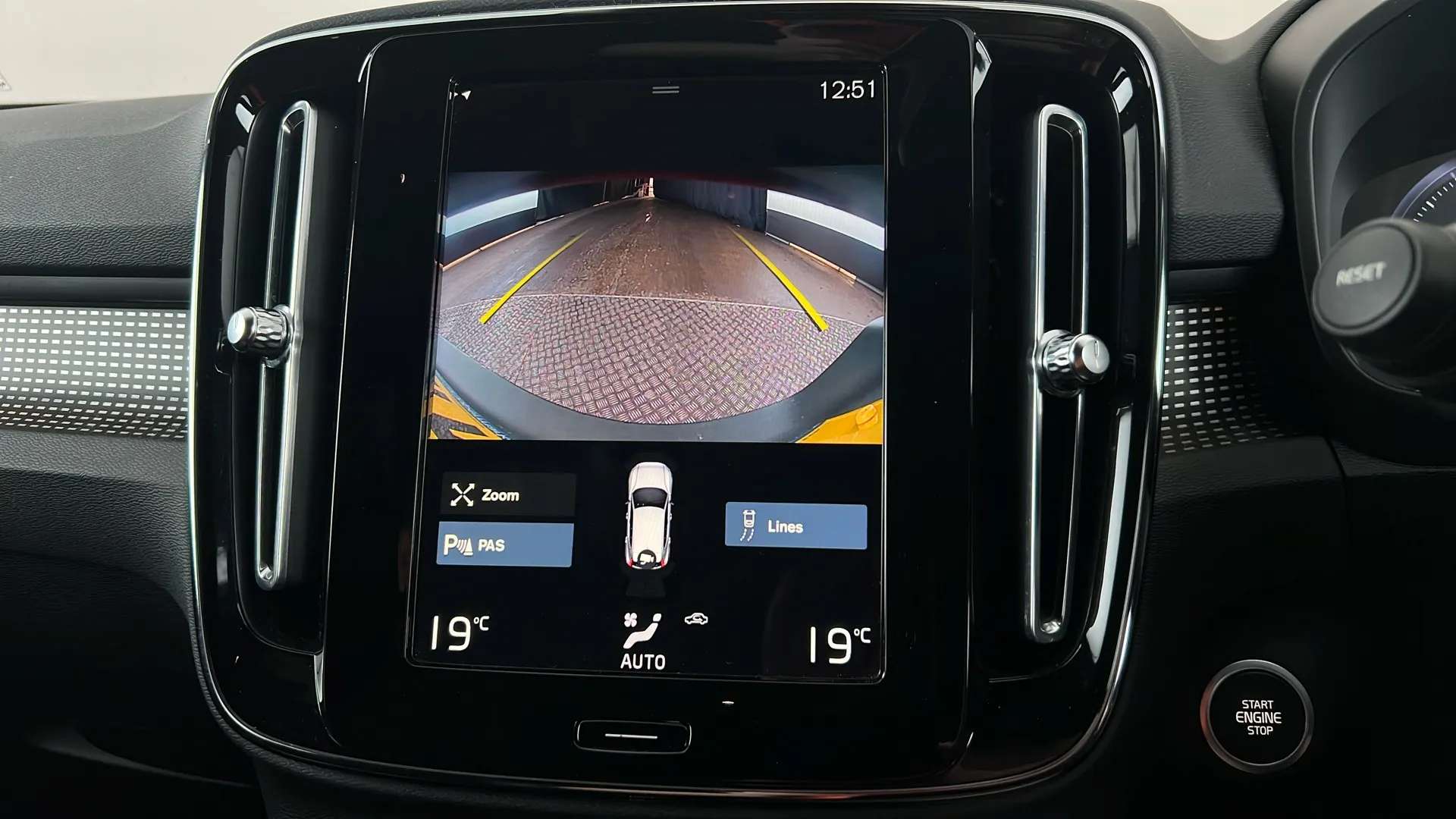 2021 VOLVO XC40 2021 VOLVO XC40