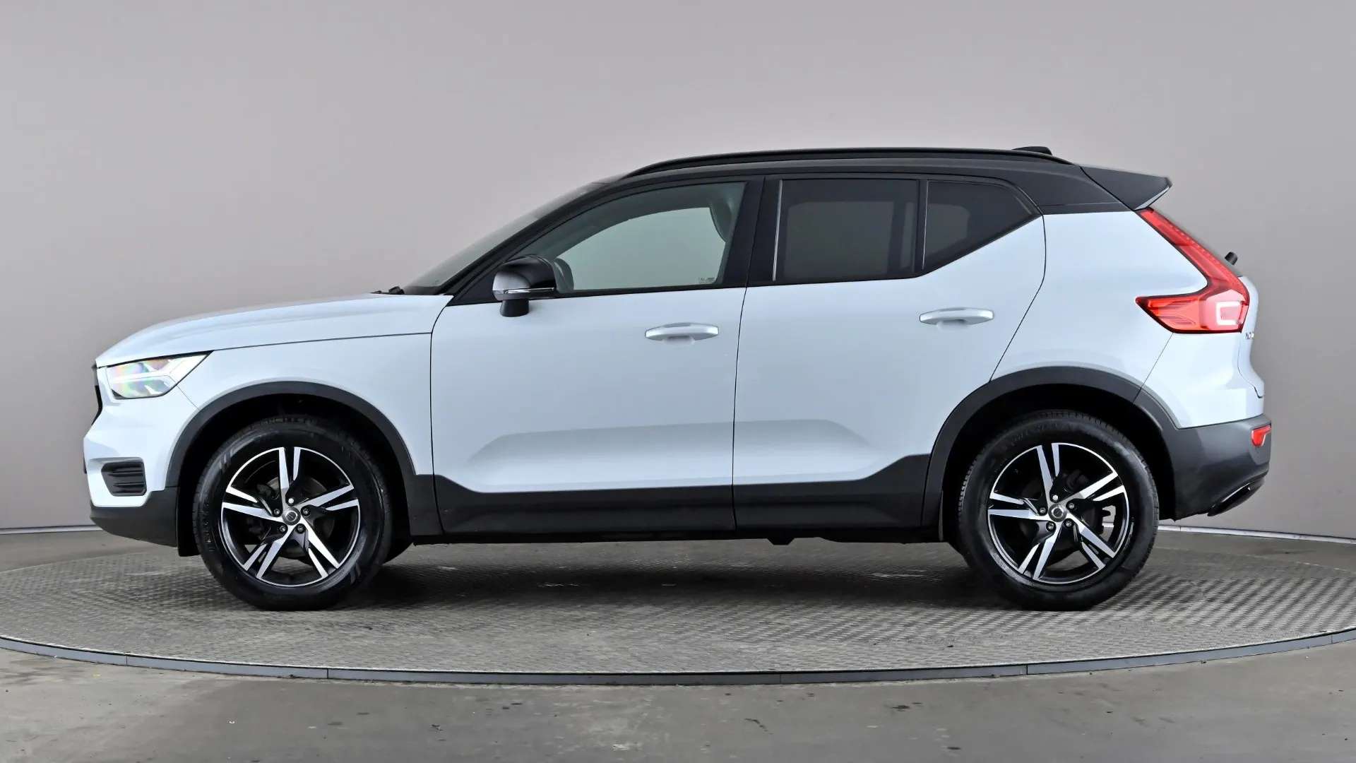 2022 VOLVO XC40 2022 VOLVO XC40