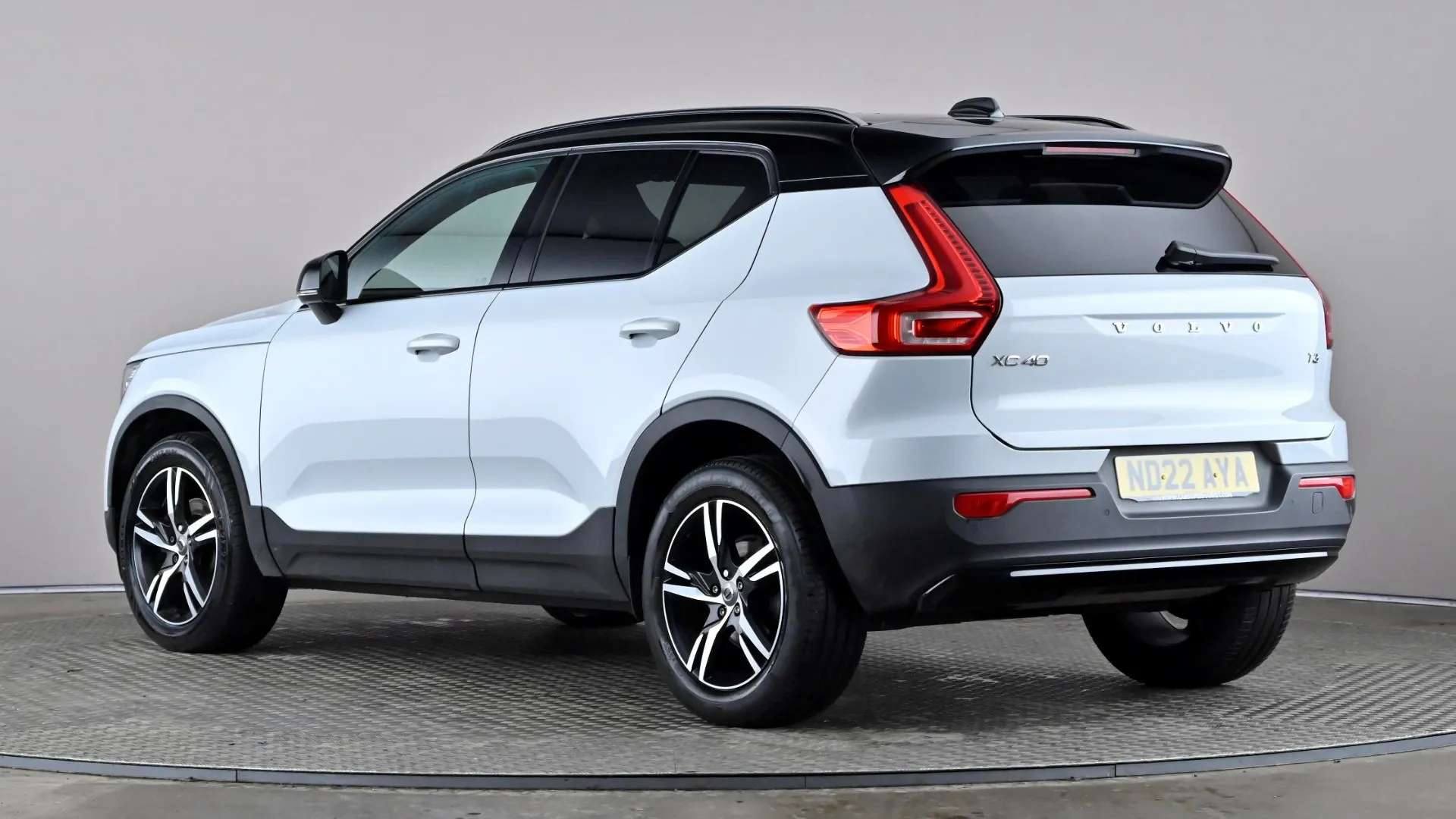 2022 VOLVO XC40 2022 VOLVO XC40