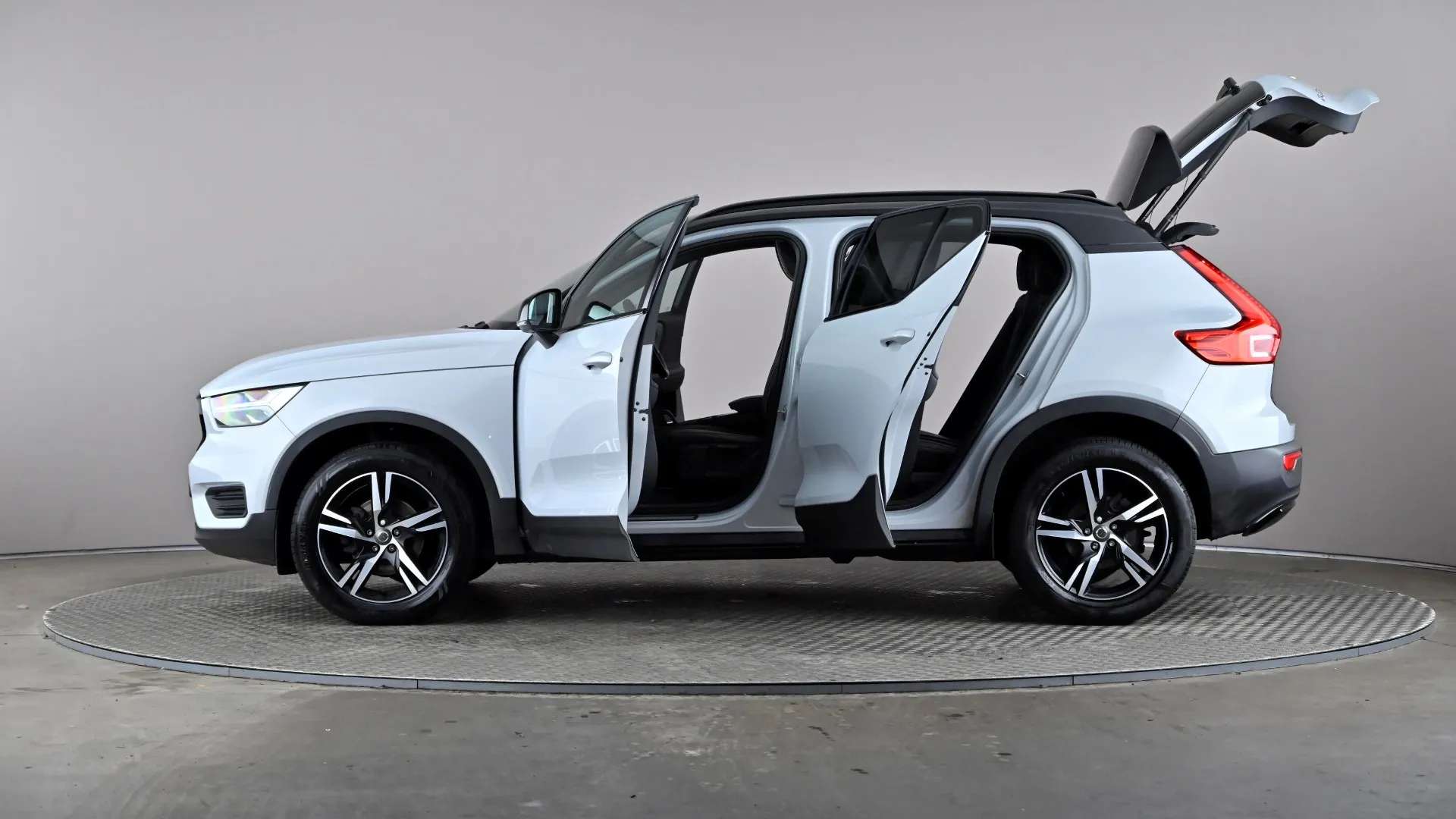 2022 VOLVO XC40 2022 VOLVO XC40