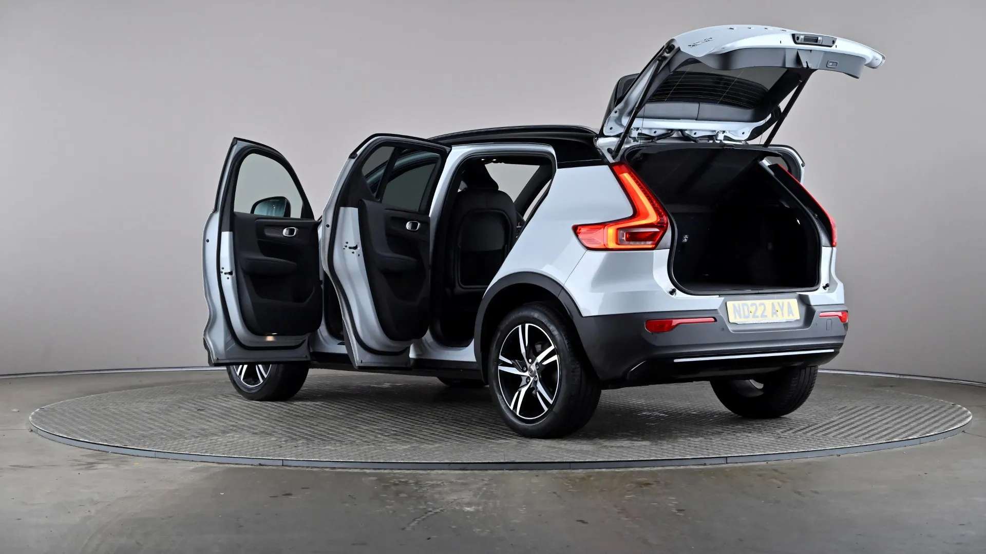 2022 VOLVO XC40 2022 VOLVO XC40
