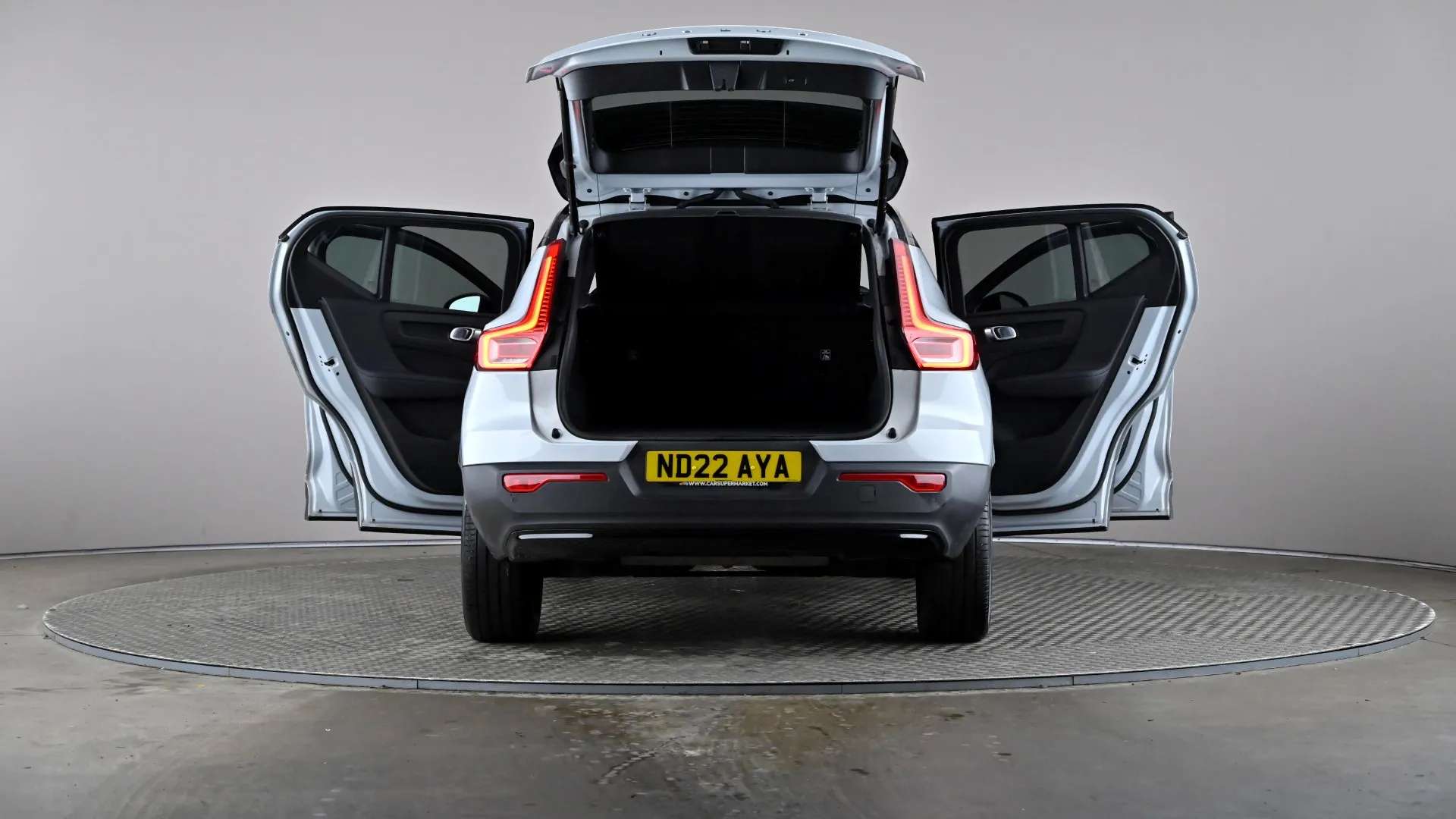 2022 VOLVO XC40 2022 VOLVO XC40