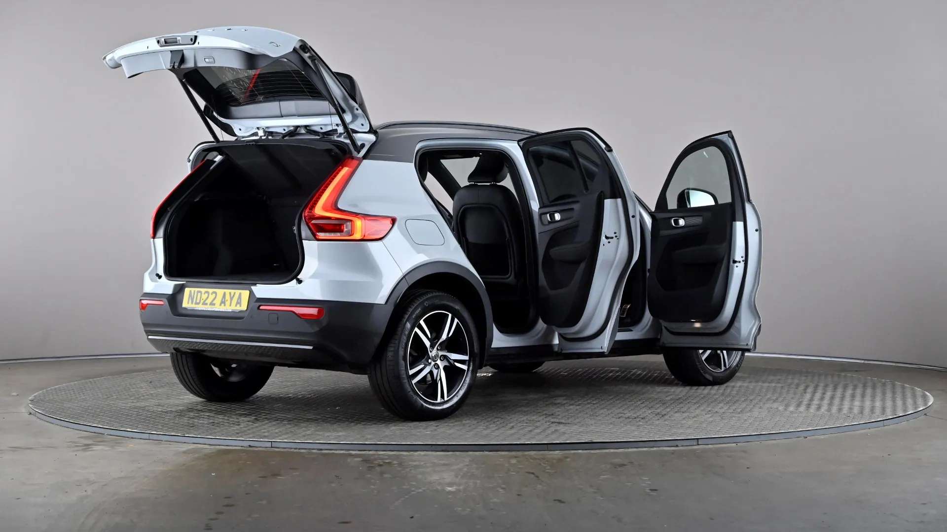 2022 VOLVO XC40 2022 VOLVO XC40