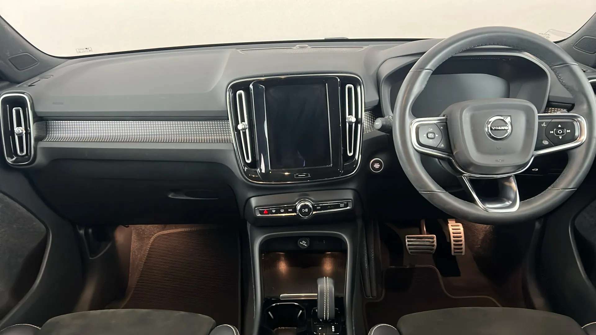 2022 VOLVO XC40 2022 VOLVO XC40