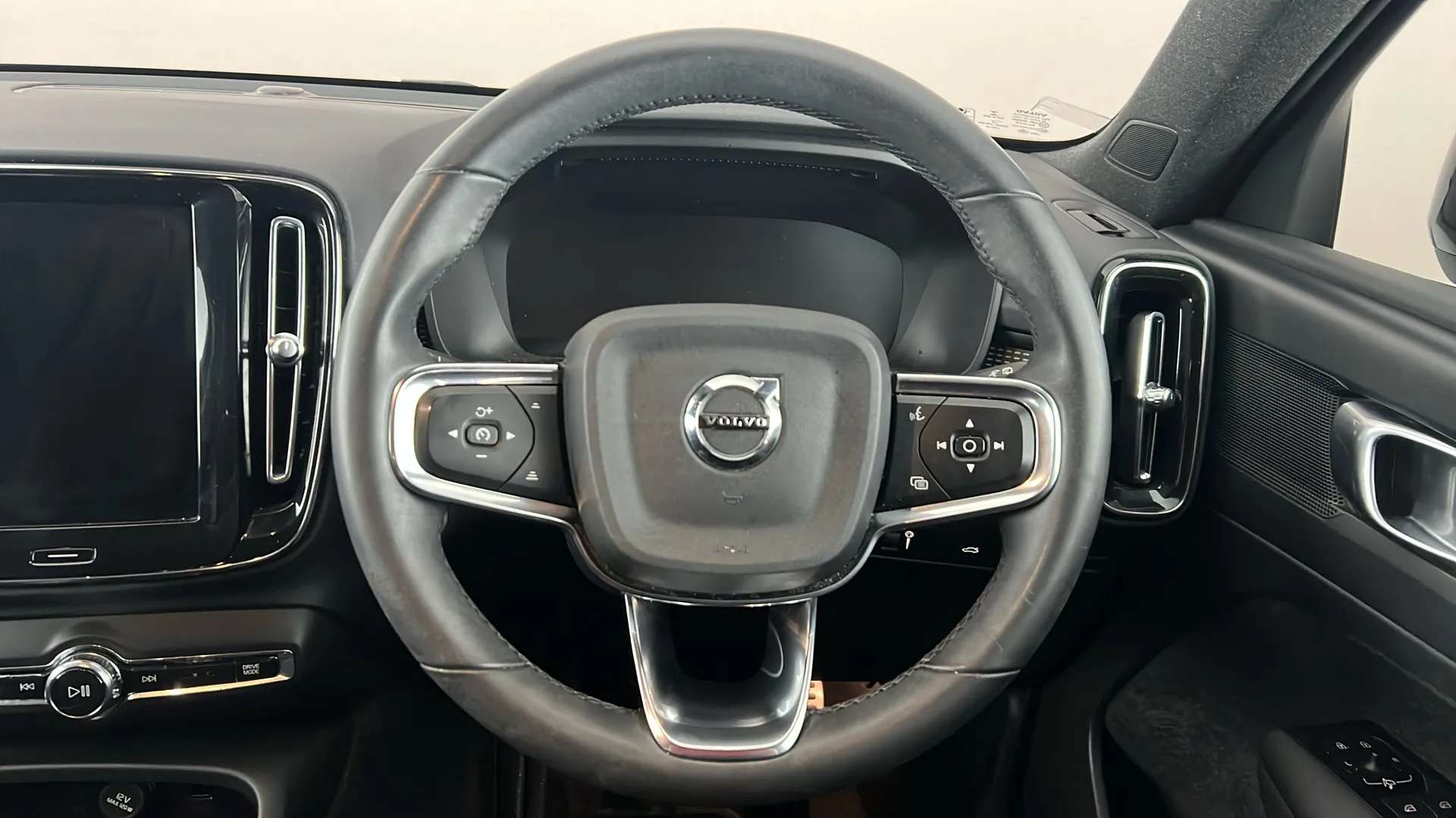 2022 VOLVO XC40 2022 VOLVO XC40