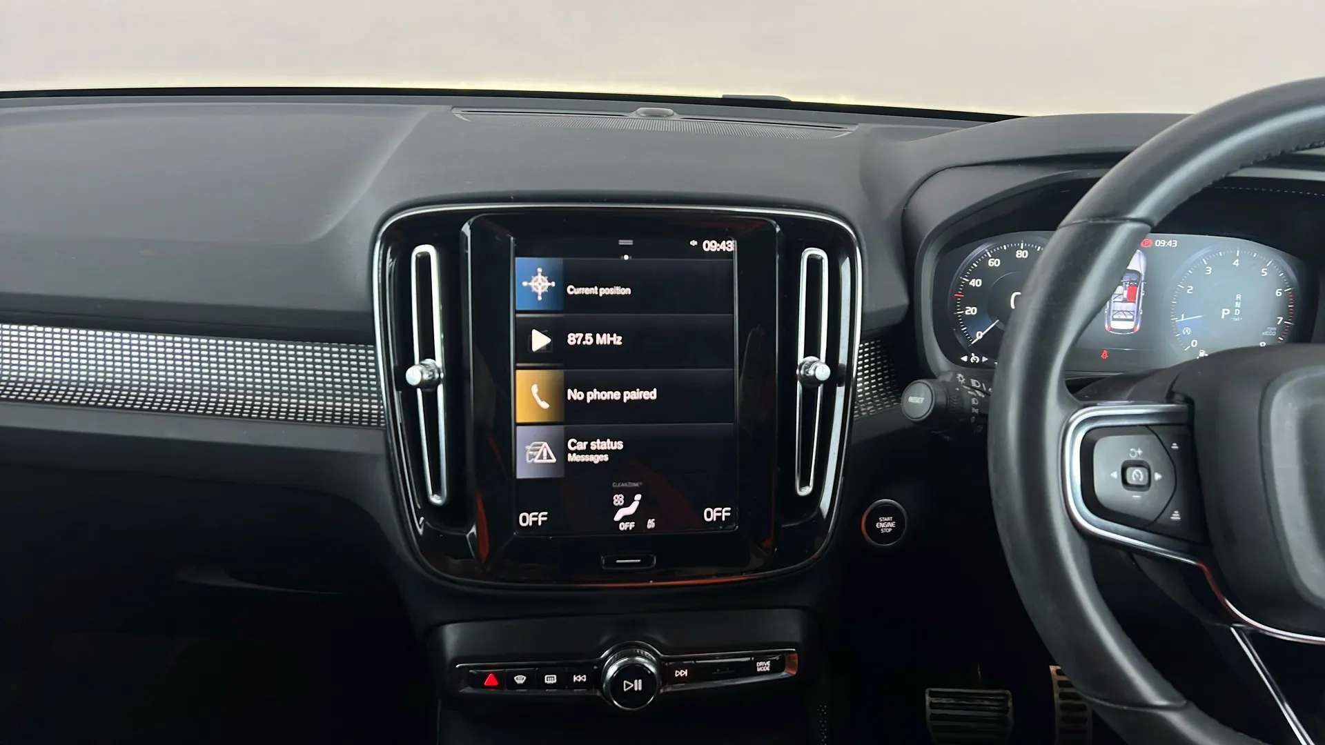 2022 VOLVO XC40 2022 VOLVO XC40