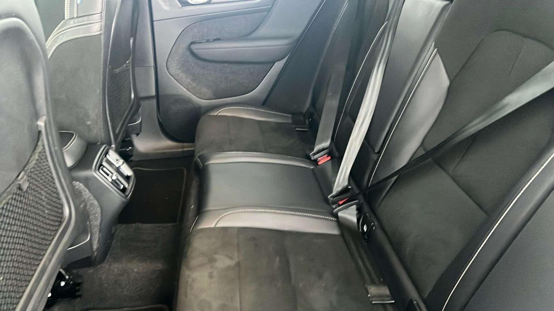 2022 VOLVO XC40 2022 VOLVO XC40