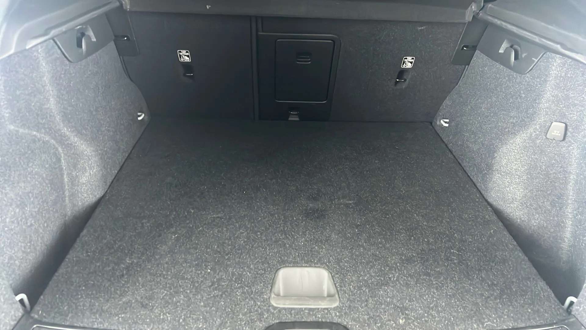 2022 VOLVO XC40 2022 VOLVO XC40