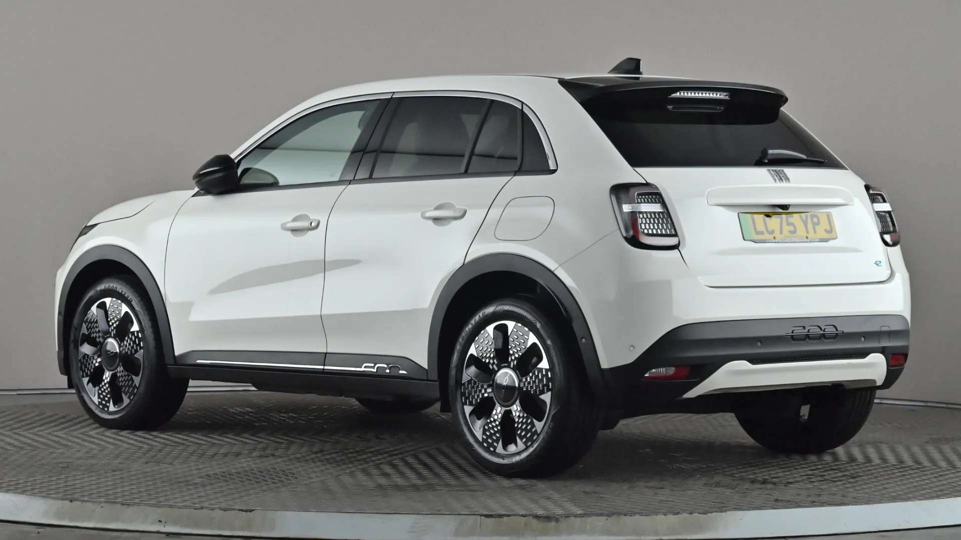 A 2025 FIAT 600 115kW La Prima 54kWh Auto A 2025 FIAT 600 115kW La Prima 54kWh Auto