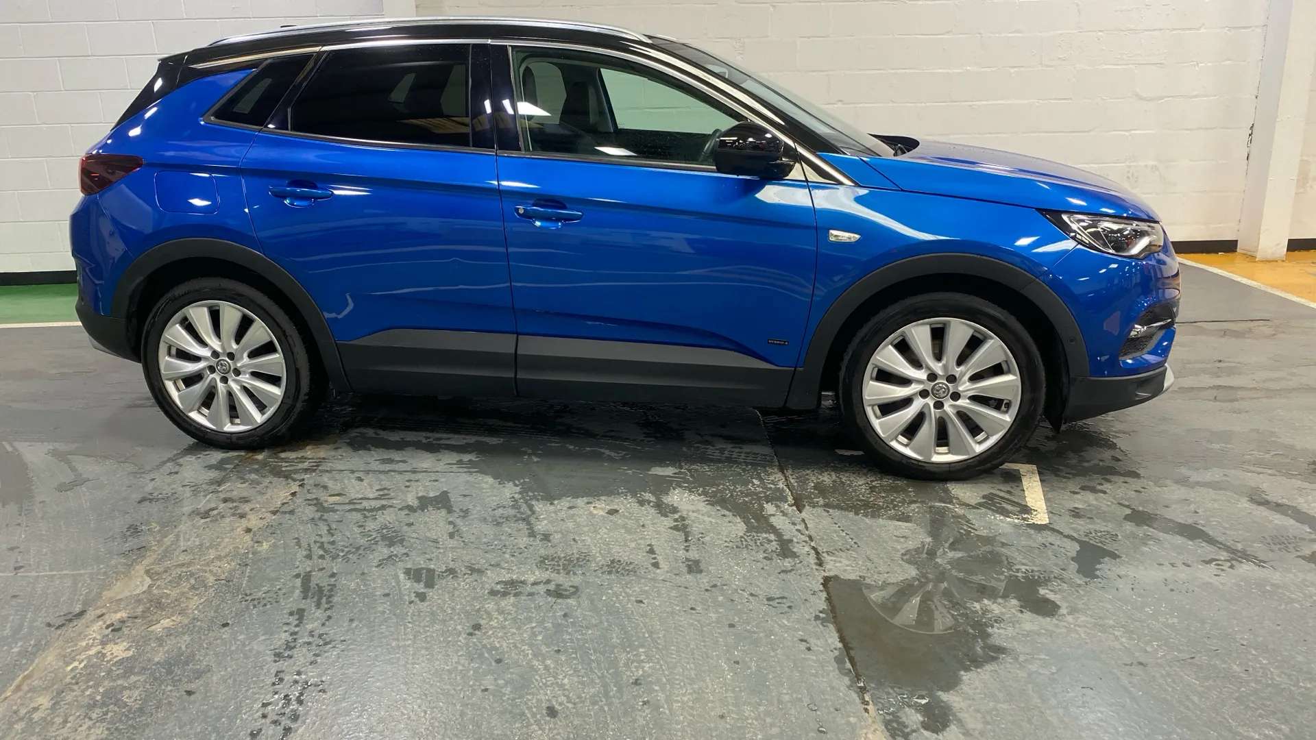 A 2020 VAUXHALL GRANDLAND X 1.6 Hybrid4 300 Ultimate Nav Auto A 2020 VAUXHALL GRANDLAND X 1.6 Hybrid4 300 Ultimate Nav Auto