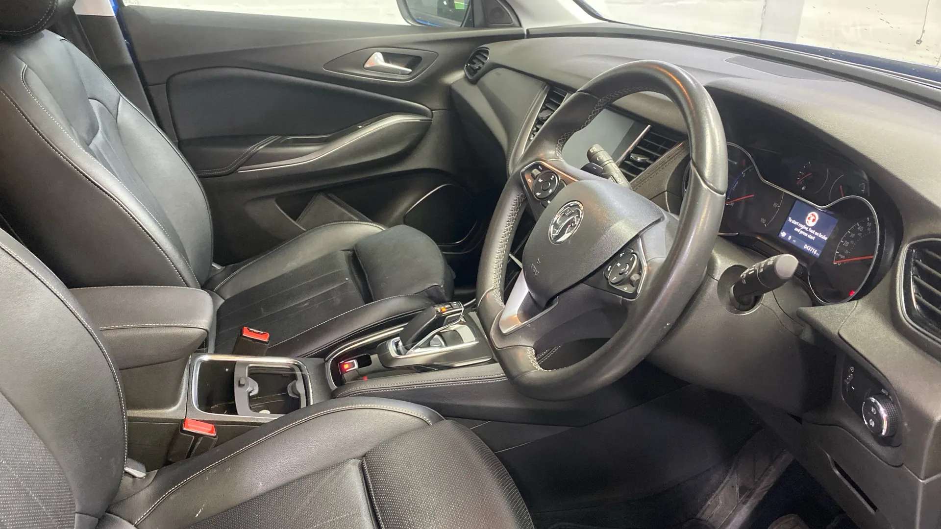 A 2020 VAUXHALL GRANDLAND X 1.6 Hybrid4 300 Ultimate Nav Auto A 2020 VAUXHALL GRANDLAND X 1.6 Hybrid4 300 Ultimate Nav Auto