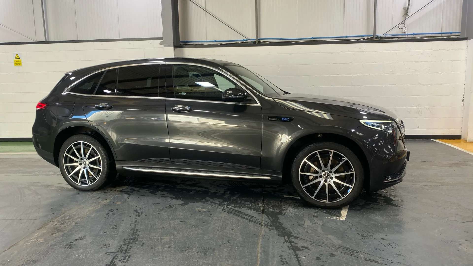 A 2021 MERCEDES-BENZ EQC EQC 400 300kW AMG Line 80kWh Auto A 2021 MERCEDES-BENZ EQC EQC 400 300kW AMG Line 80kWh Auto