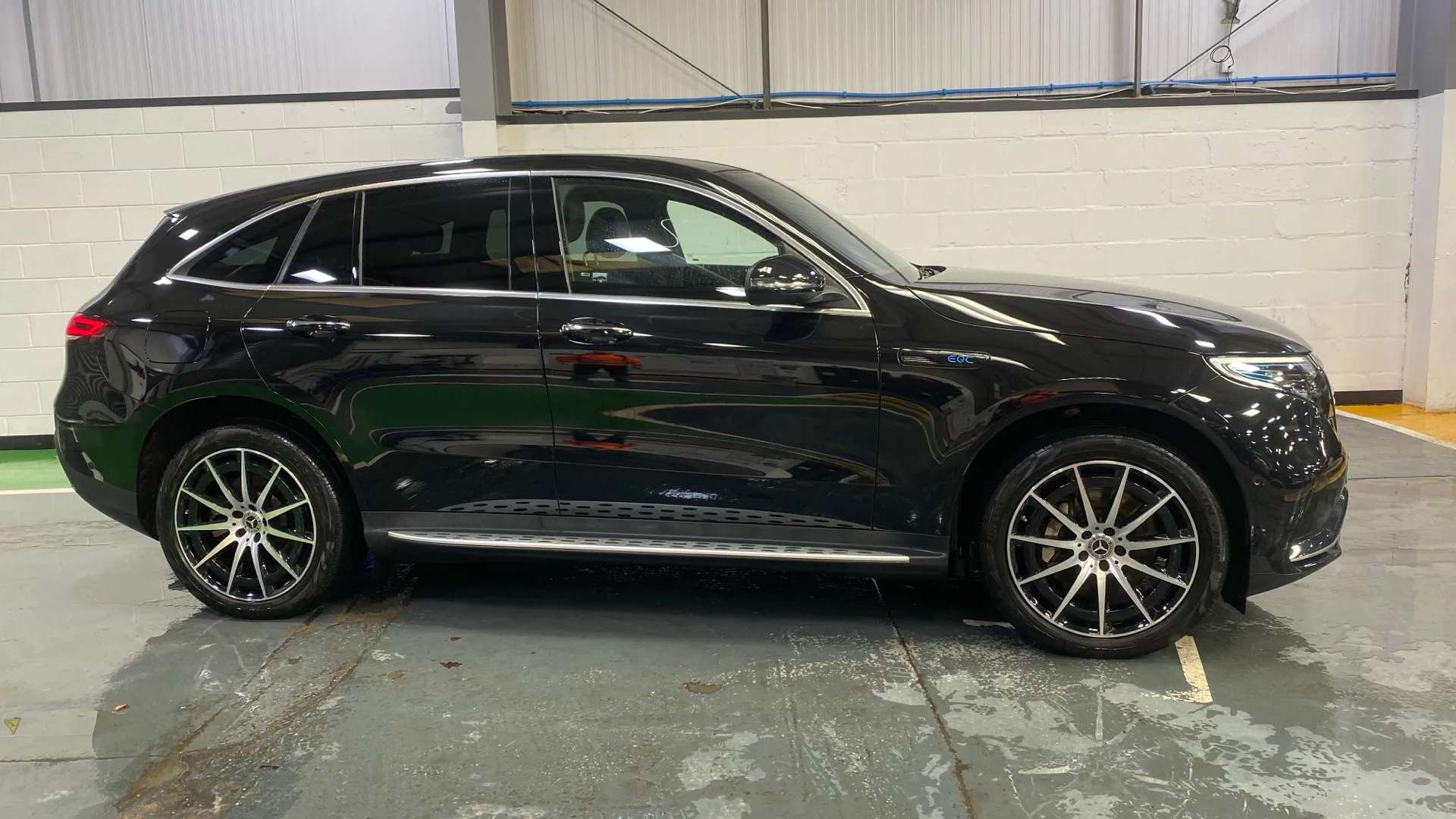 A 2022 MERCEDES-BENZ EQC EQC 400 300kW AMG Line 80kWh Auto A 2022 MERCEDES-BENZ EQC EQC 400 300kW AMG Line 80kWh Auto