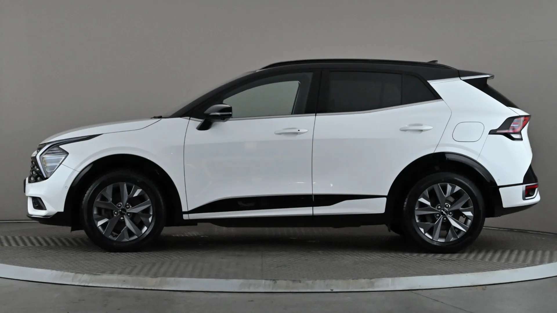 A 2022 KIA SPORTAGE 1.6T GDi HEV GT-Line S Auto AWD A 2022 KIA SPORTAGE 1.6T GDi HEV GT-Line S Auto AWD
