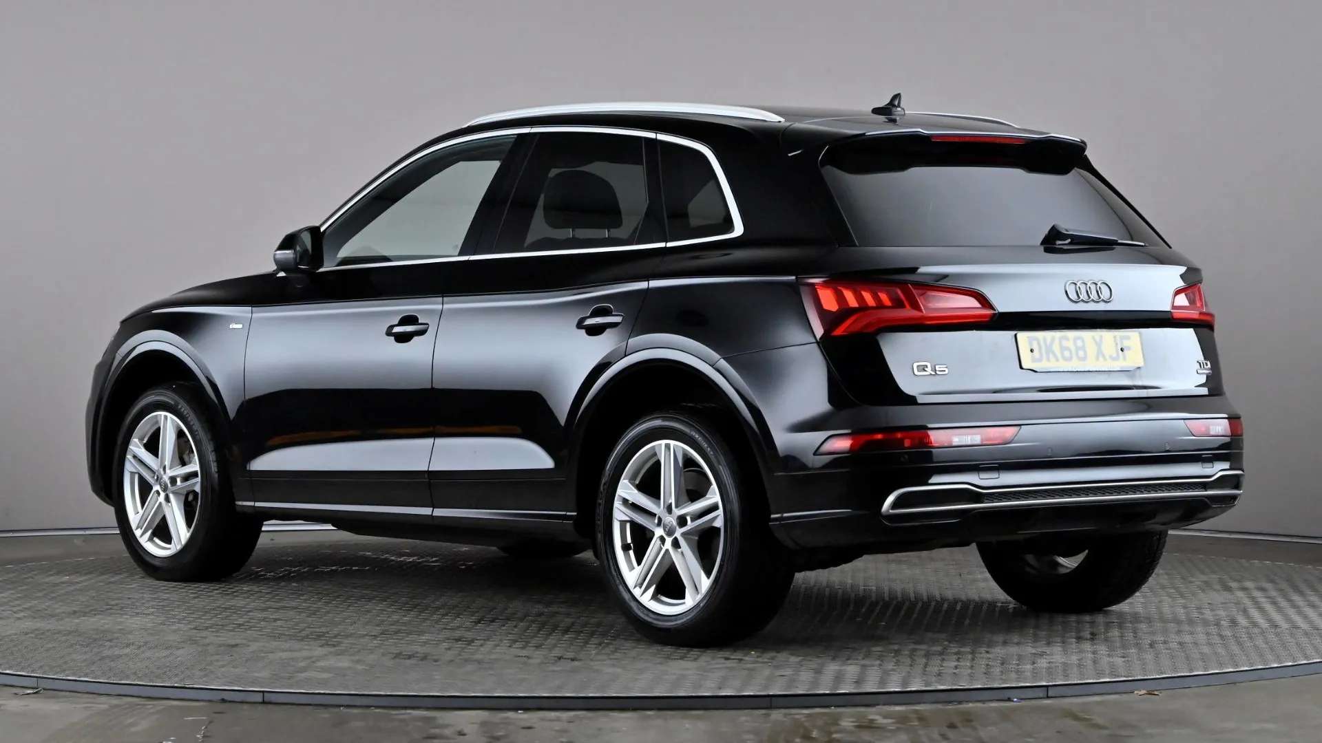 A 2018 AUDI Q5 2.0 TDI Quattro S Line S Tronic A 2018 AUDI Q5 2.0 TDI Quattro S Line S Tronic