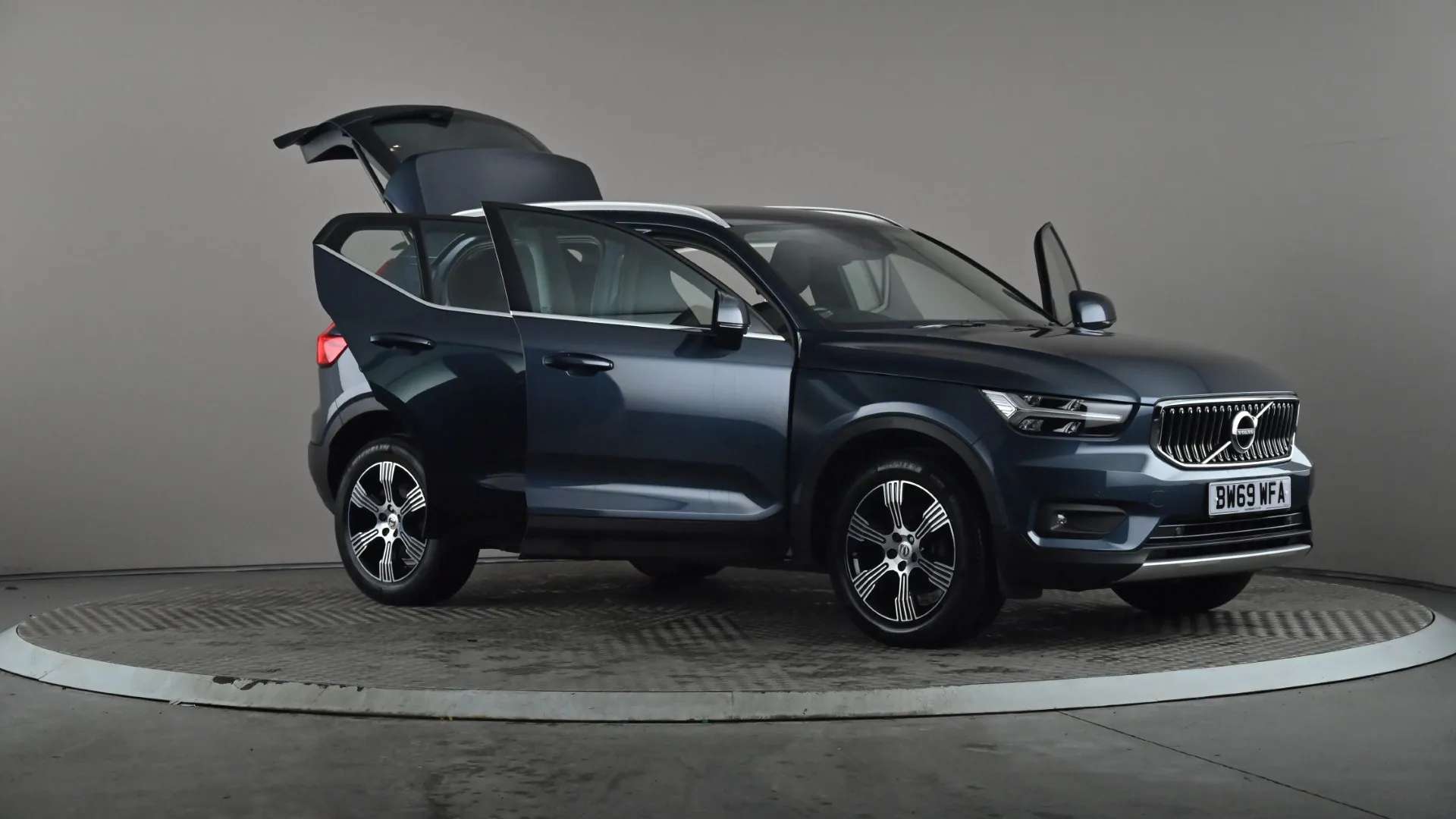 2020 VOLVO XC40 2020 VOLVO XC40
