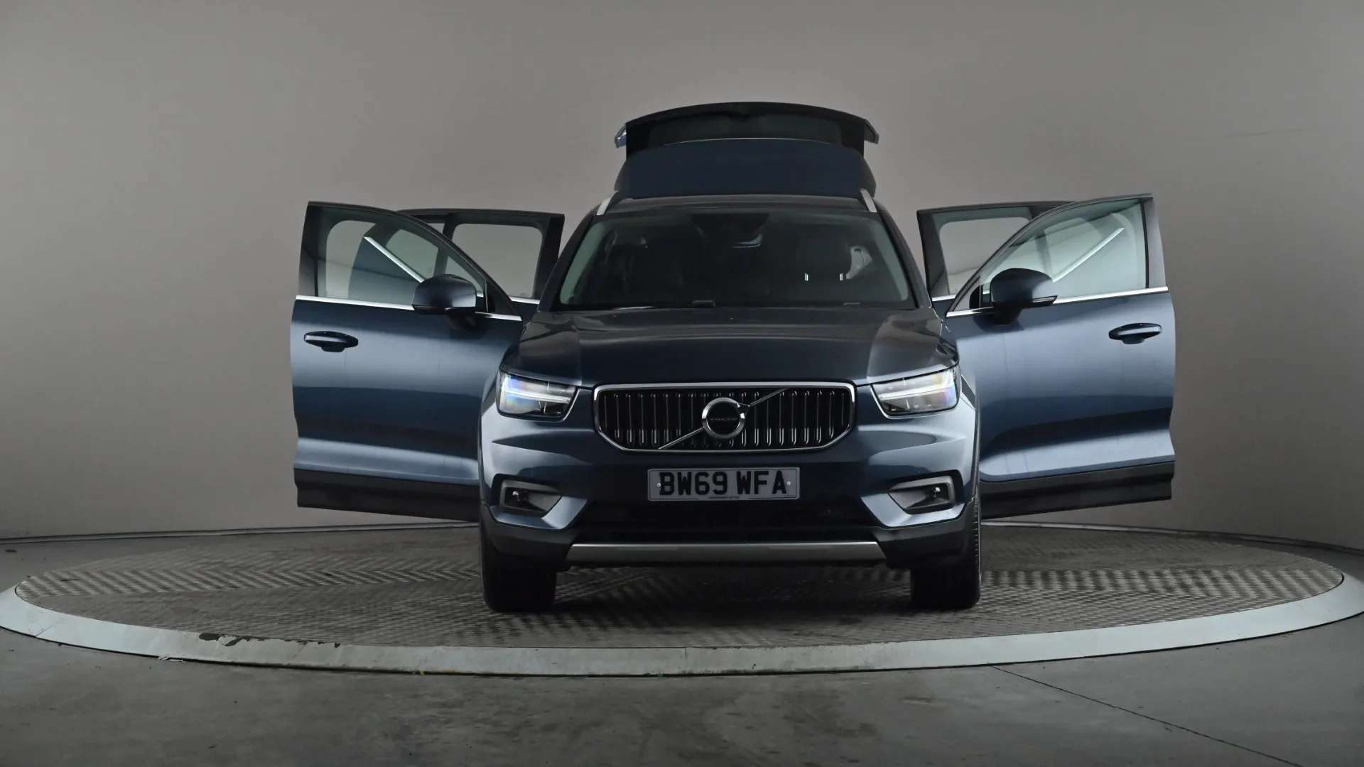 2020 VOLVO XC40 2020 VOLVO XC40