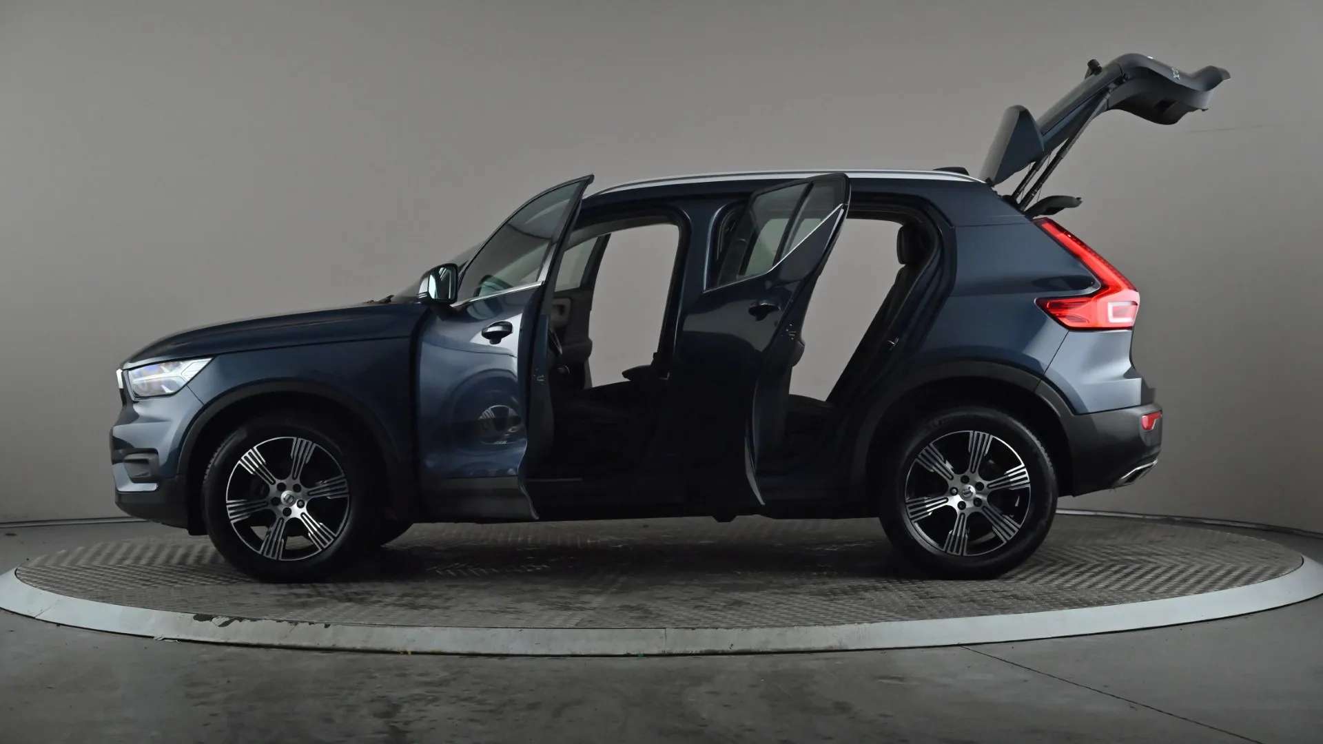 2020 VOLVO XC40 2020 VOLVO XC40