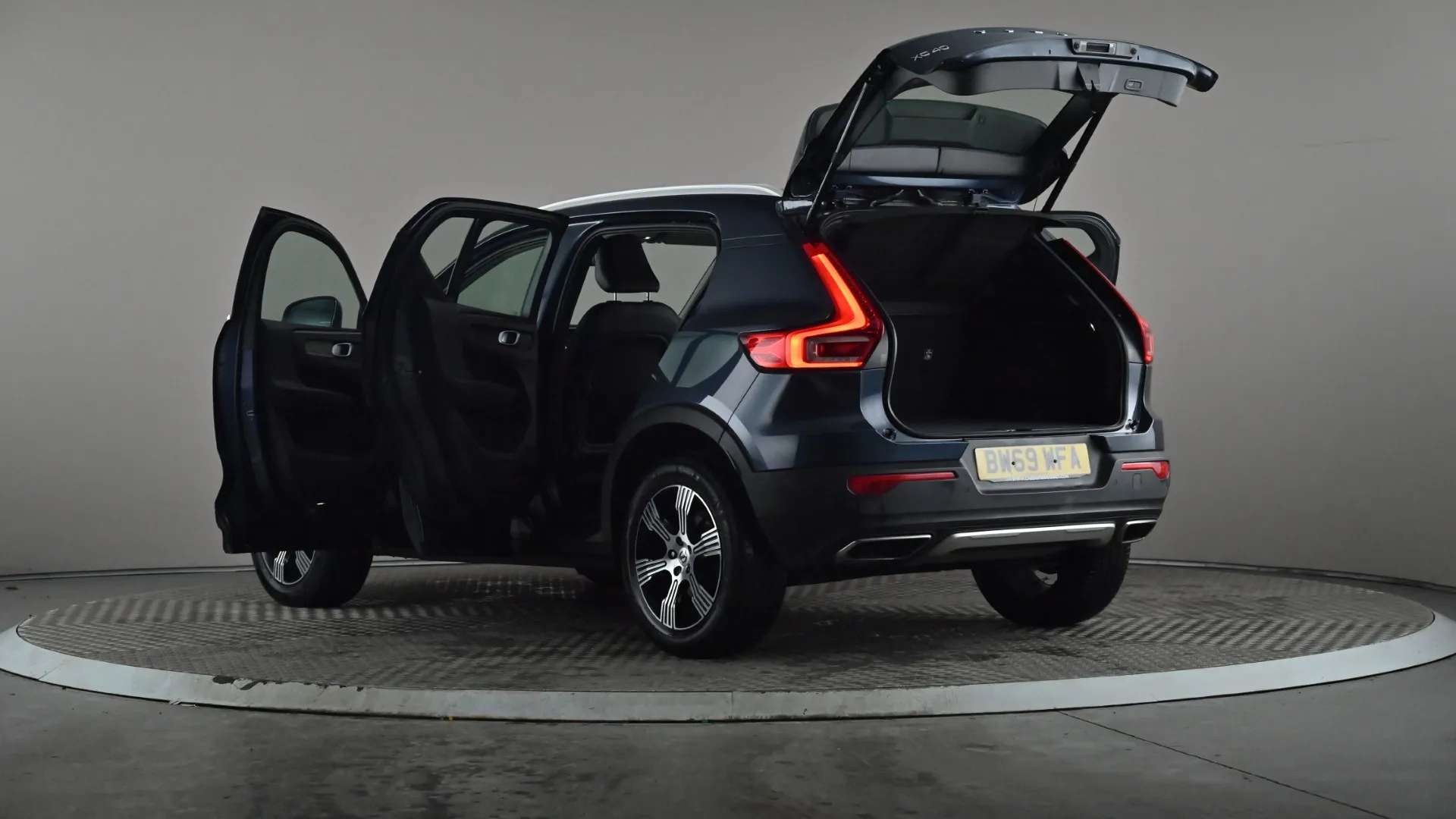 2020 VOLVO XC40 2020 VOLVO XC40