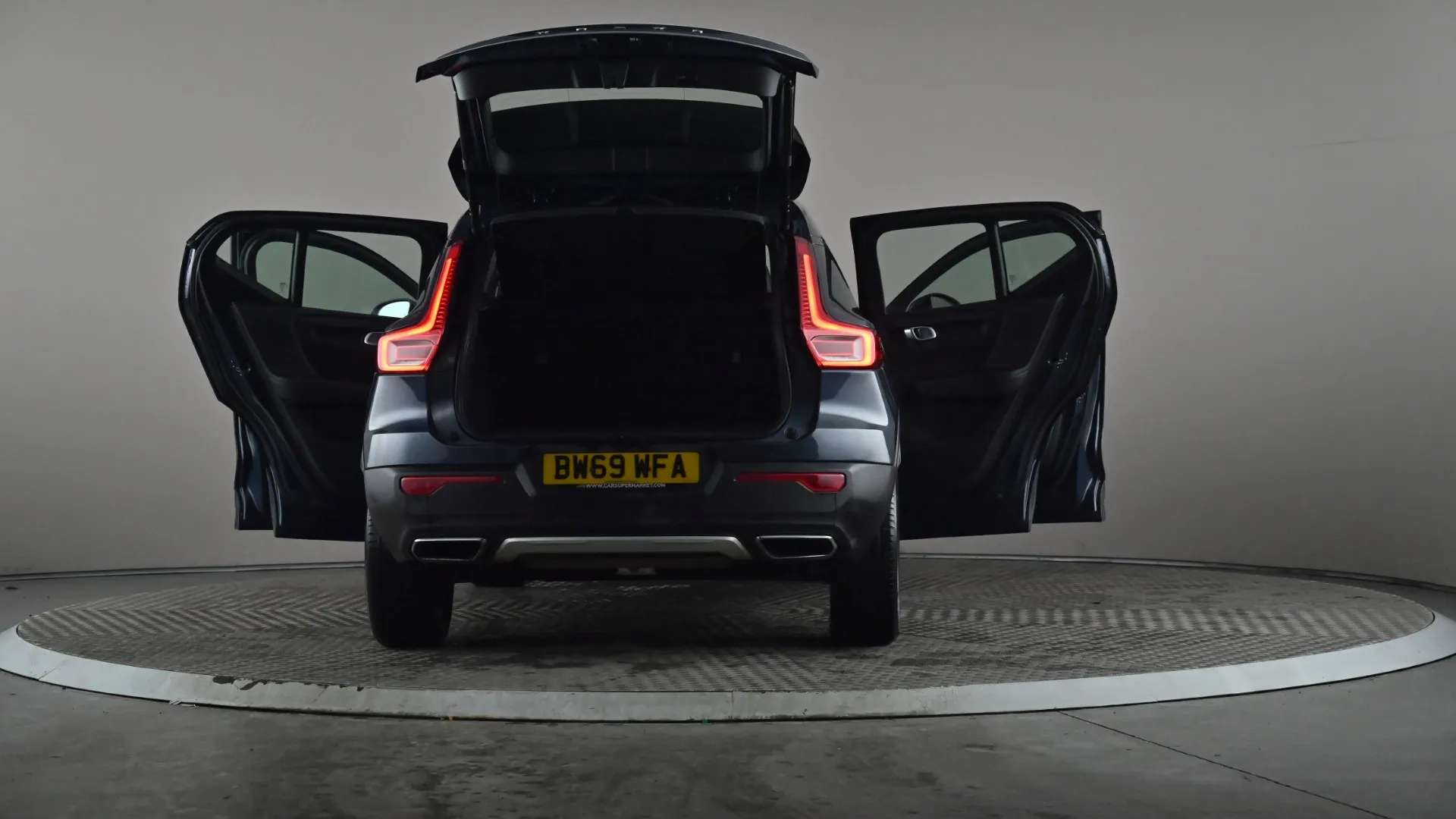 2020 VOLVO XC40 2020 VOLVO XC40