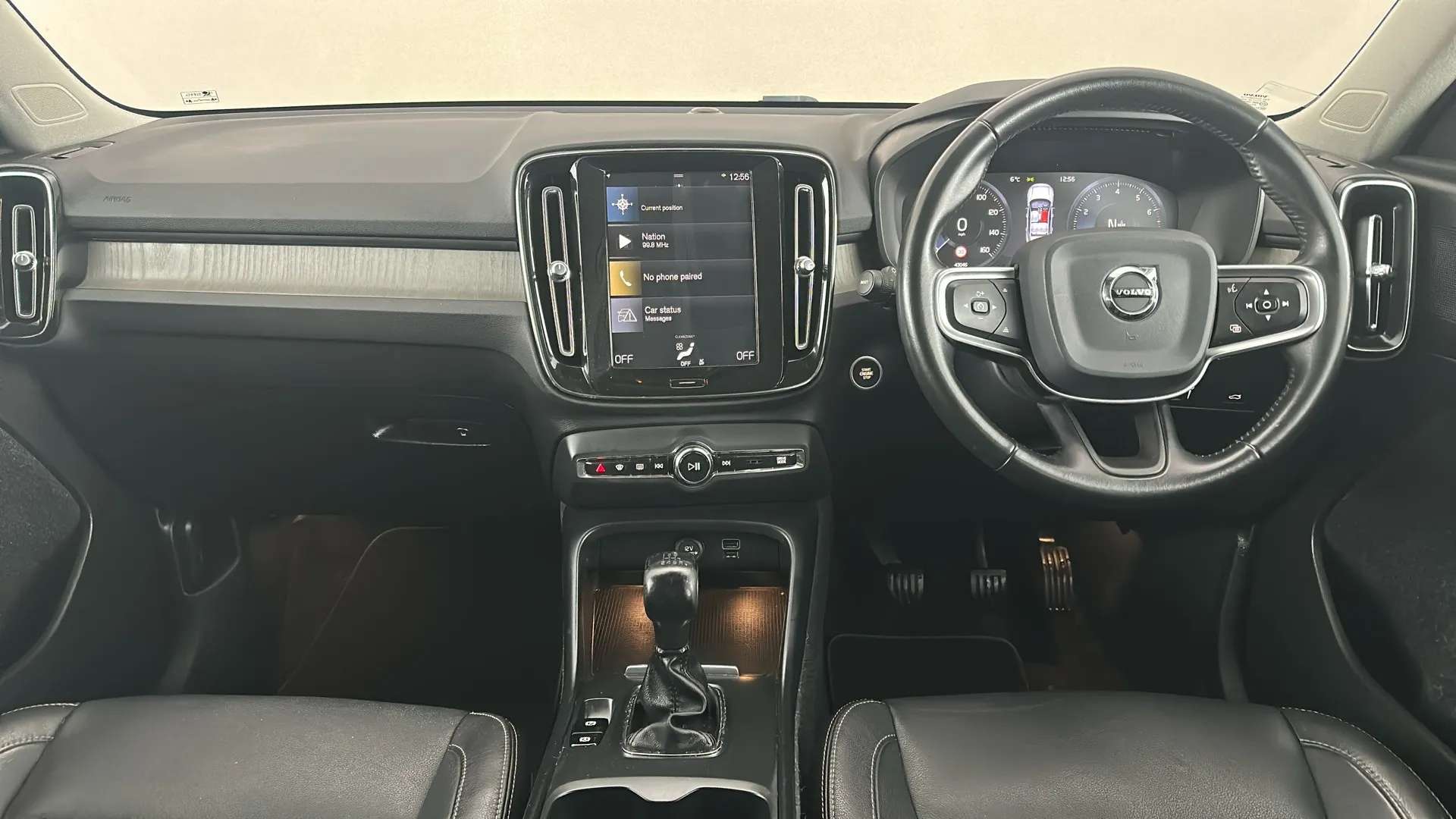 2020 VOLVO XC40 2020 VOLVO XC40