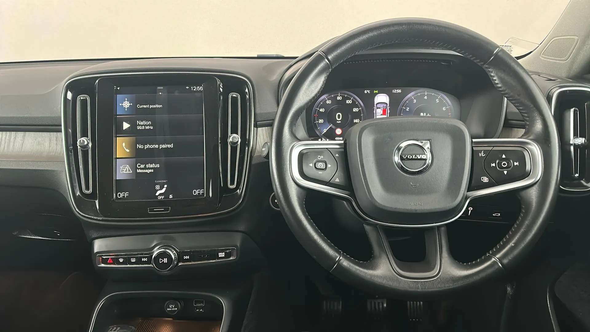 2020 VOLVO XC40 2020 VOLVO XC40