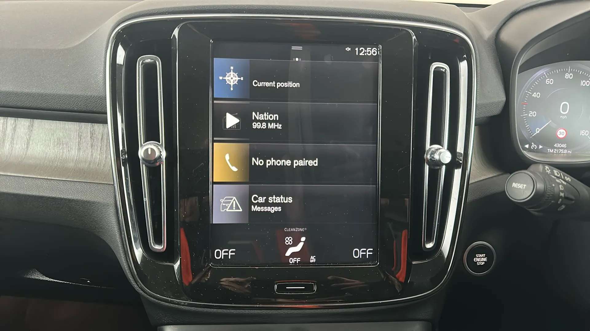 2020 VOLVO XC40 2020 VOLVO XC40