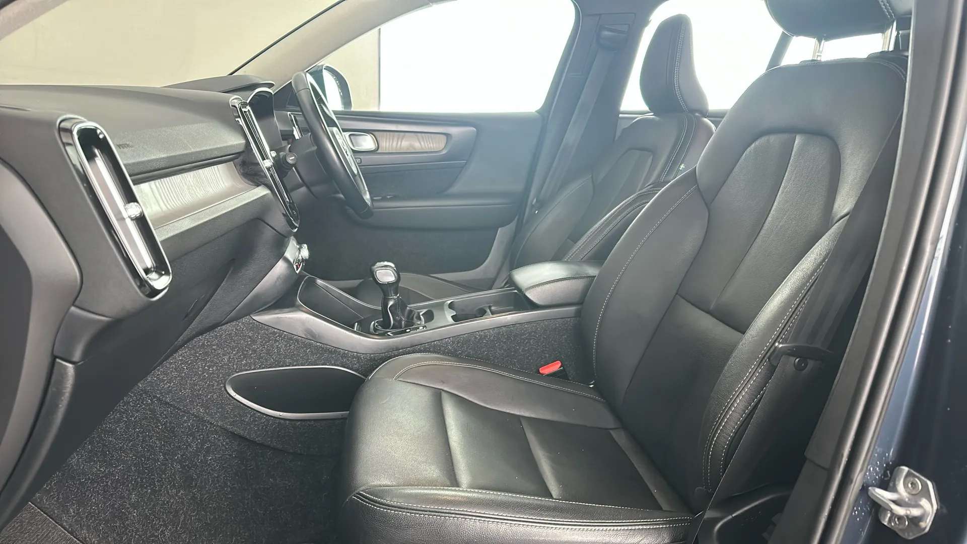 2020 VOLVO XC40 2020 VOLVO XC40