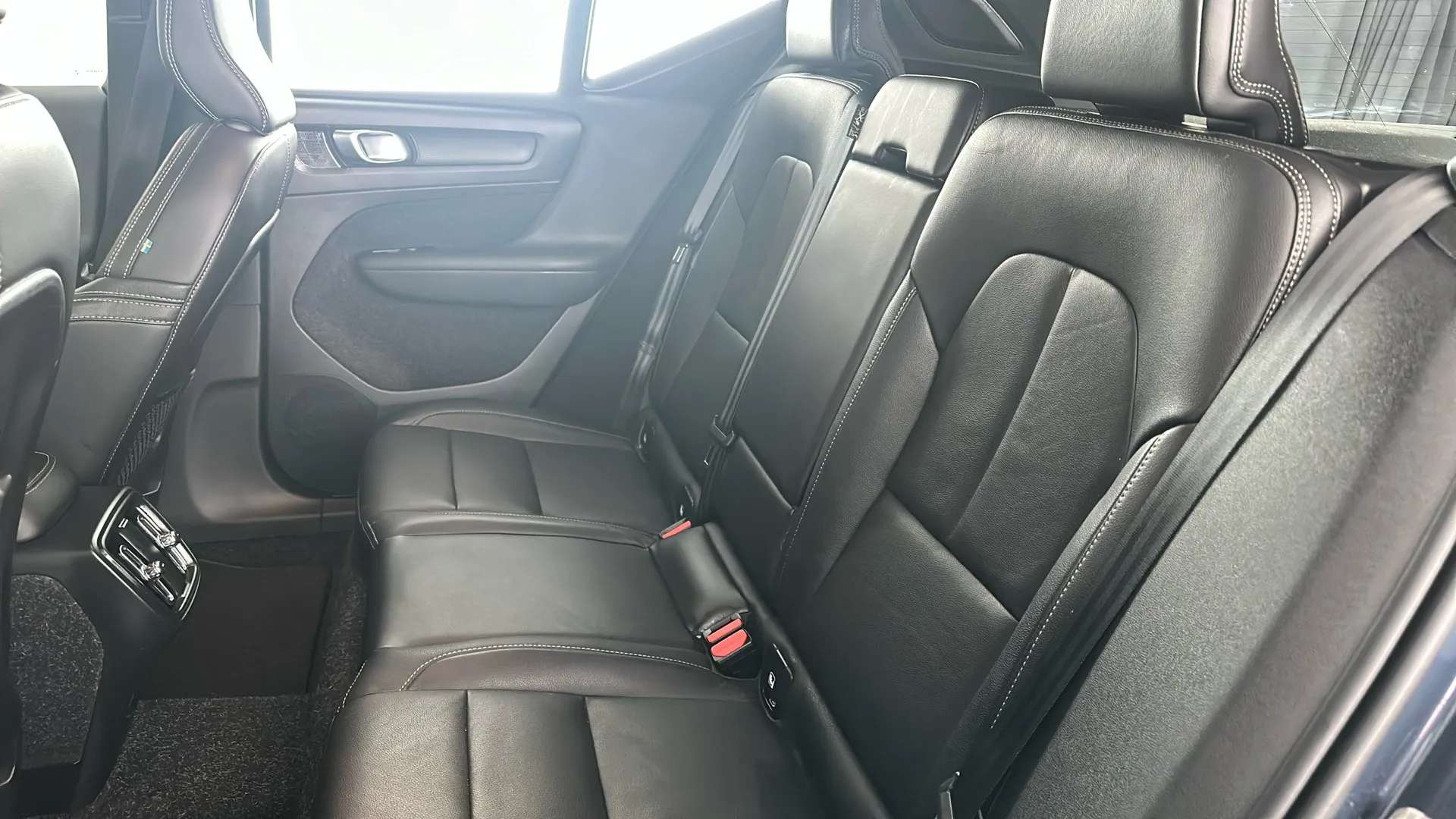 2020 VOLVO XC40 2020 VOLVO XC40