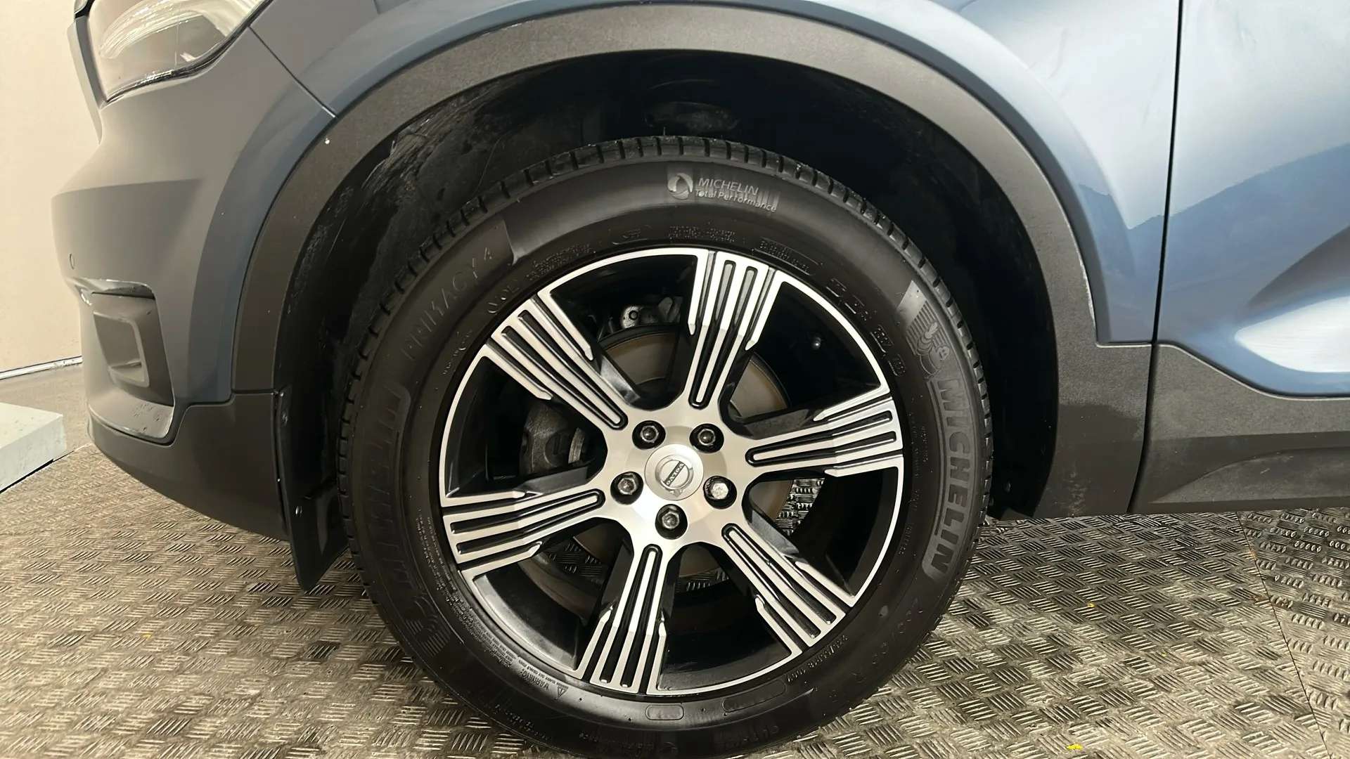 2020 VOLVO XC40 2020 VOLVO XC40