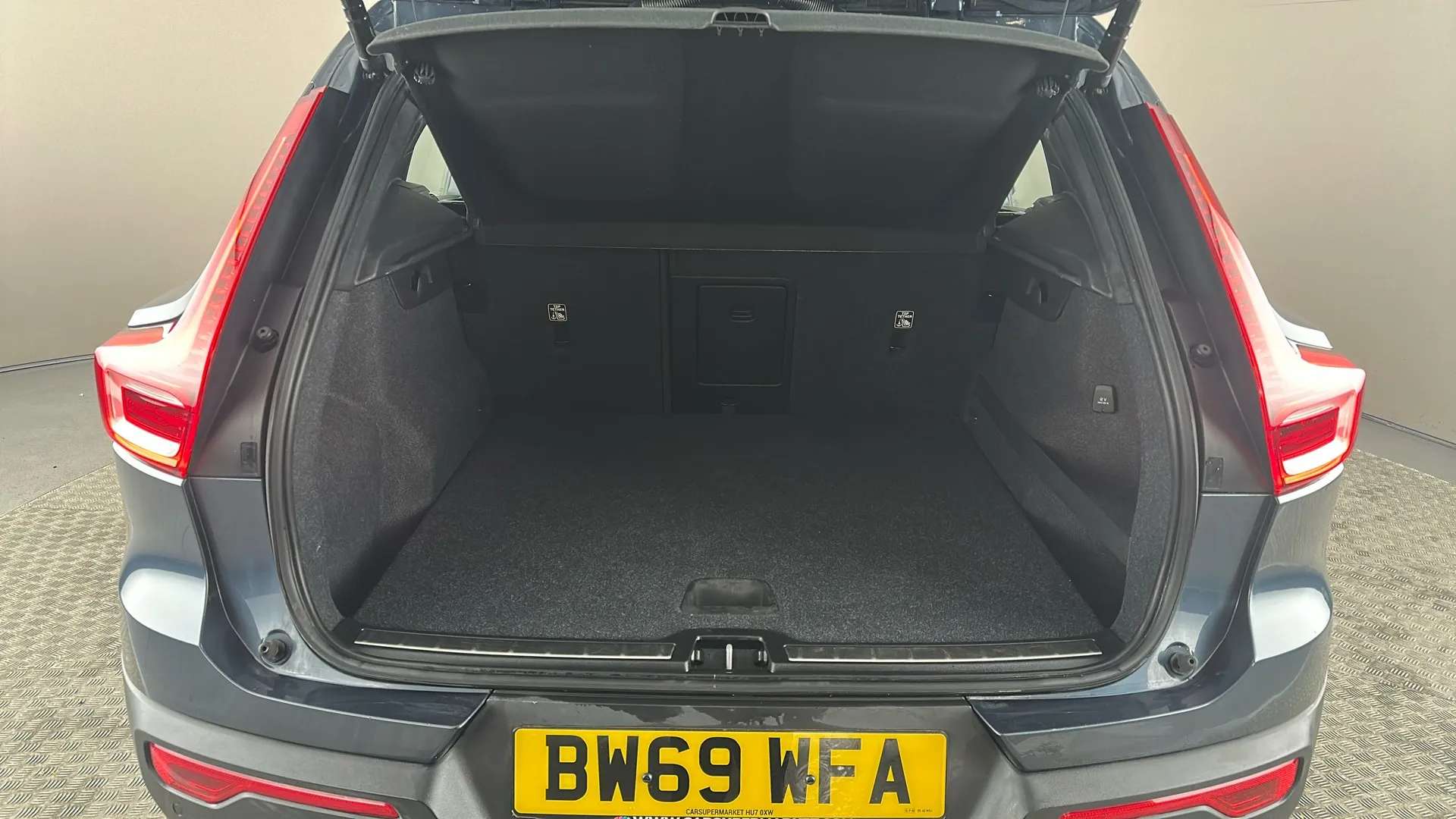 2020 VOLVO XC40 2020 VOLVO XC40