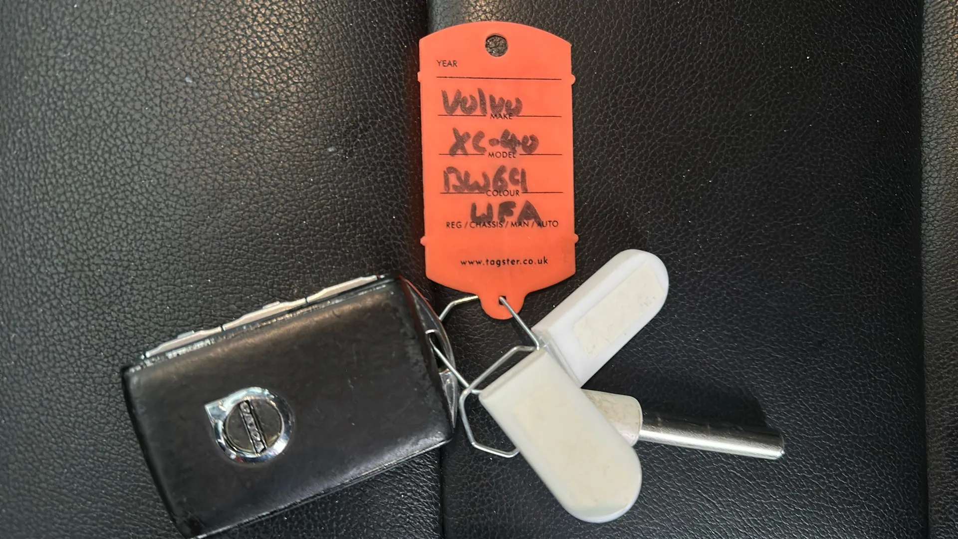 2020 VOLVO XC40 2020 VOLVO XC40